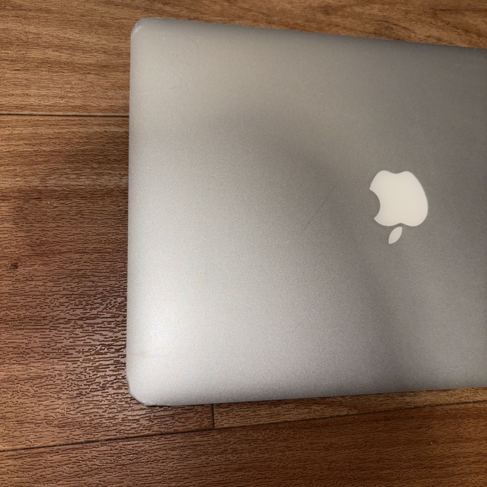13″ Apple MacBook Air Mid 2013 – 4 GB, i5-4250U 1.3 Ghz – NO POWER