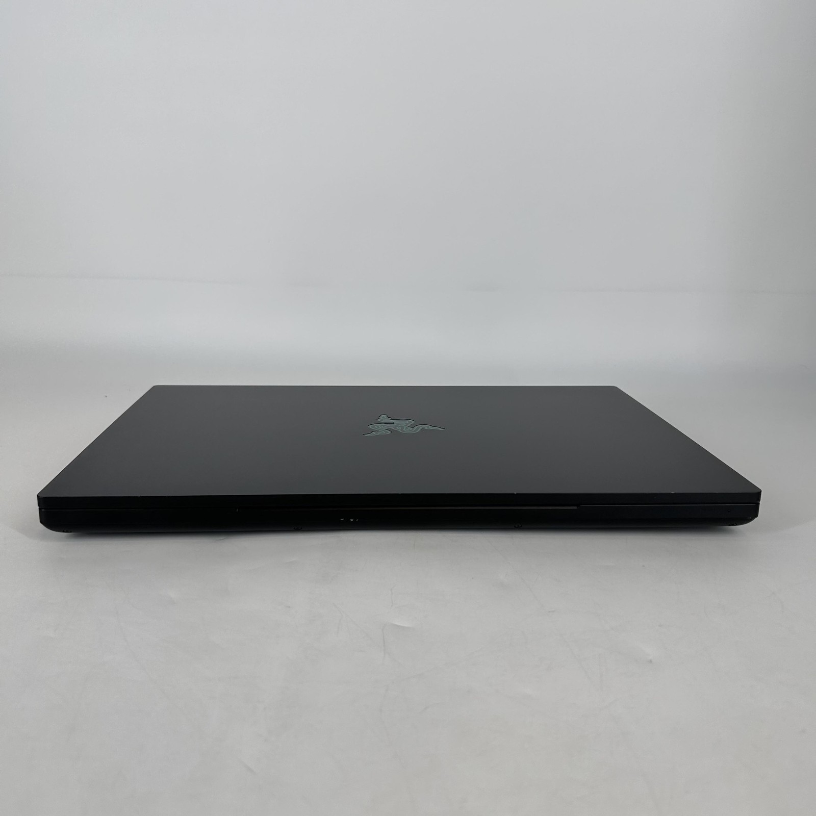 Razer Blade 16 120Hz UHD+ 2.2 GHz i9-13950HX 32GB 1TB/1TB RTX 4090 Very Good
