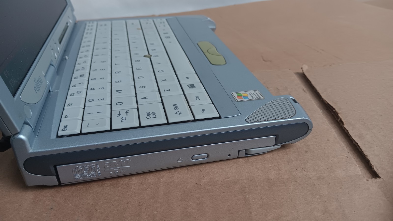 Vintage Fujitsu LifeBook P Series Model P-2040 ultra-portable subnotebook Laptop