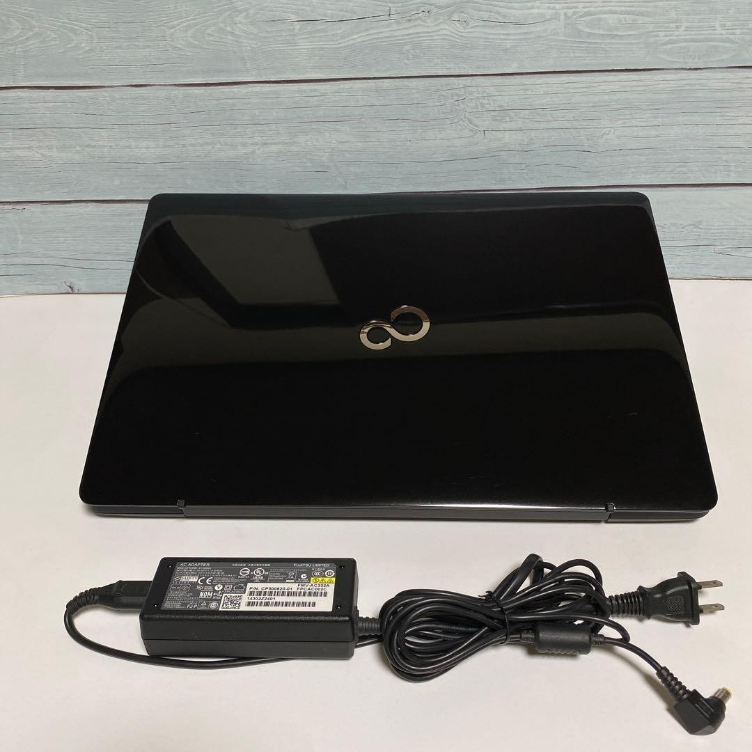 FUJITSU LIFEBOOK Laptop Windows 11 Pro 64 bit RYZEN 3 SSD 128GB Black Used Japan