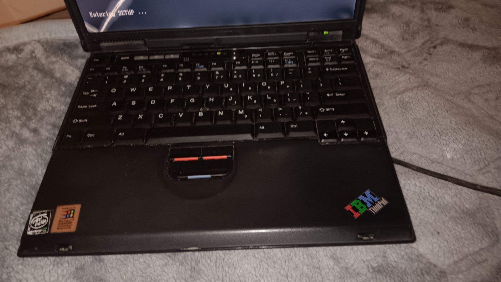 Vintage IBM Thinkpad T21 L aptop Intel P3 @ 800 MHz 256 MB of ram IBM Type 2647
