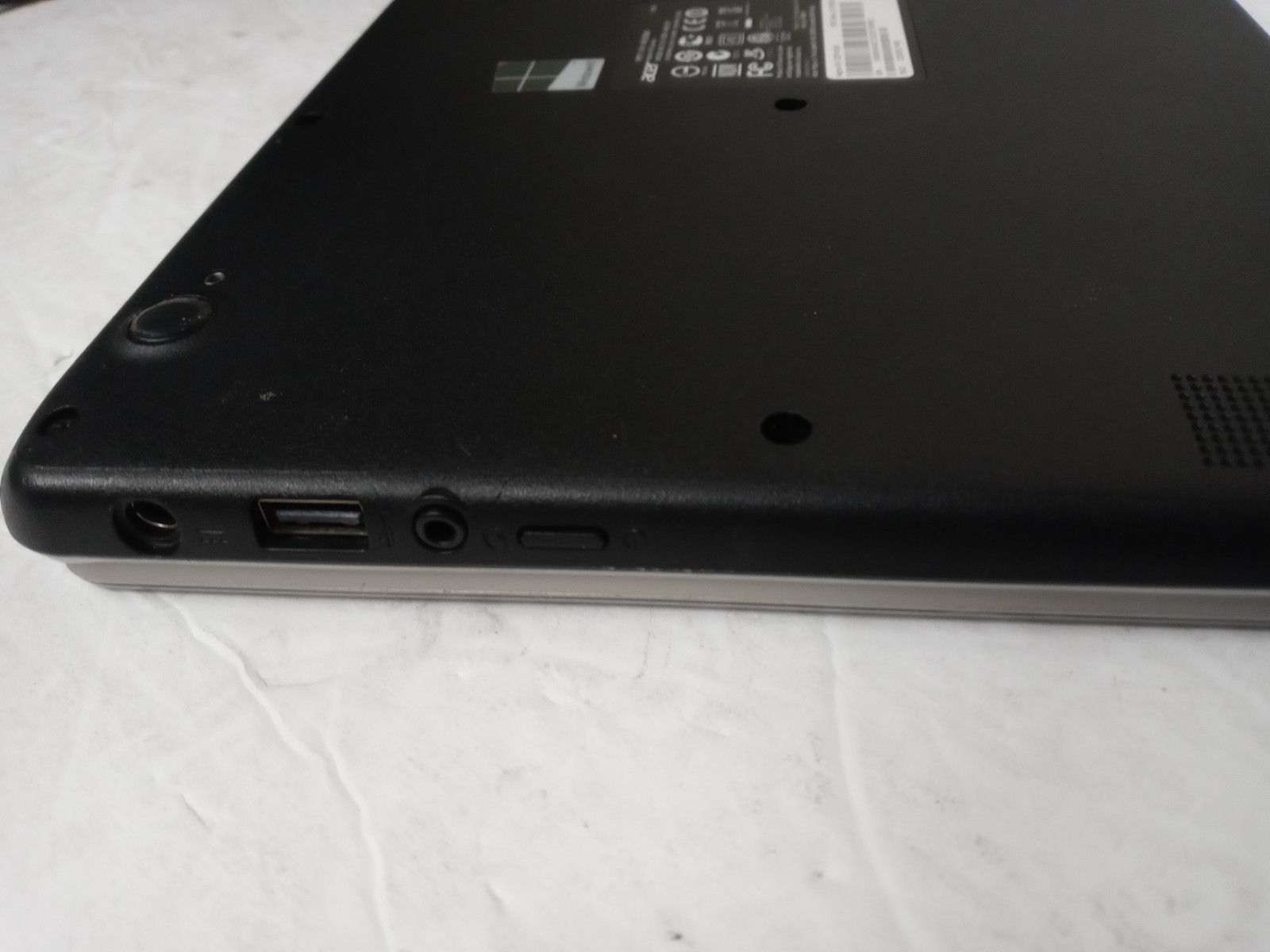 Acer Aspire V5 11″ Notebook V5-122P-0408 AMD A4-1250 1.0GHz 4GB RAM *READ DESCR*