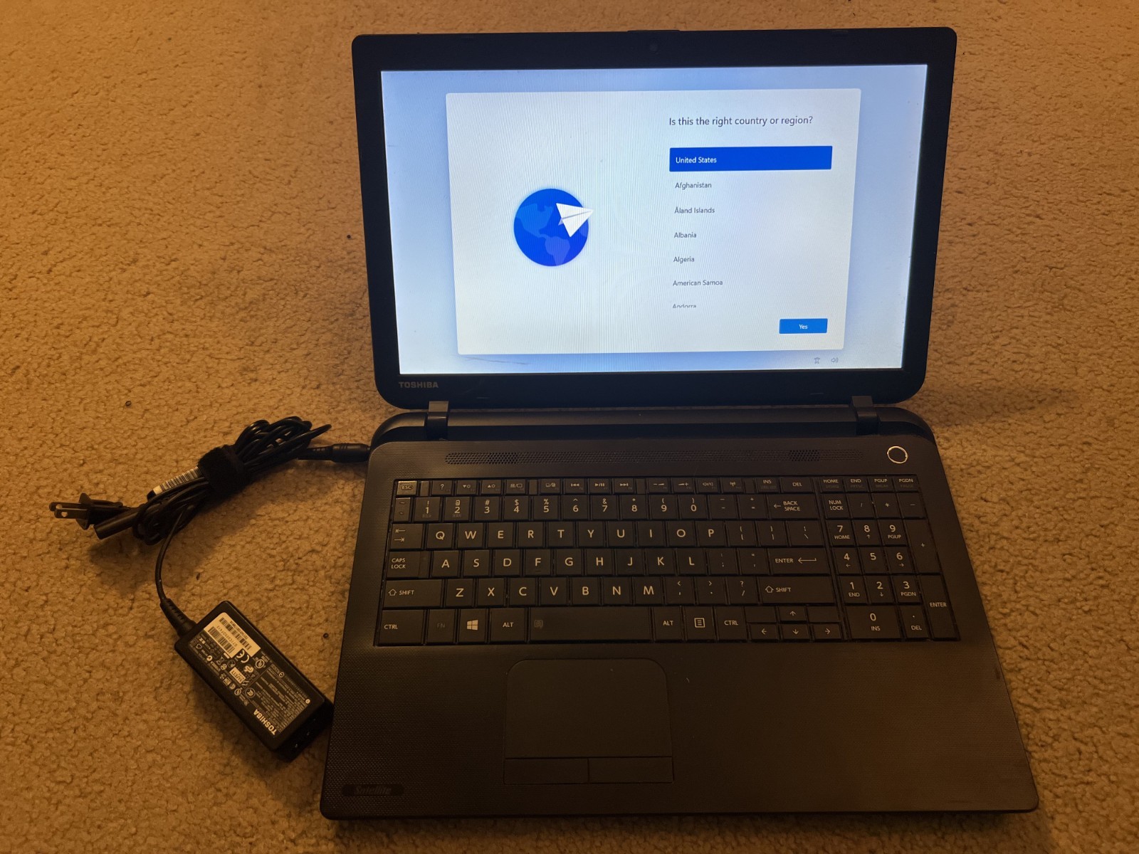 (READ!) Toshiba Satellite C55-B5362: Core i3-4005U @1.70GHz, 8Gb DDR3, 256Gb SSD