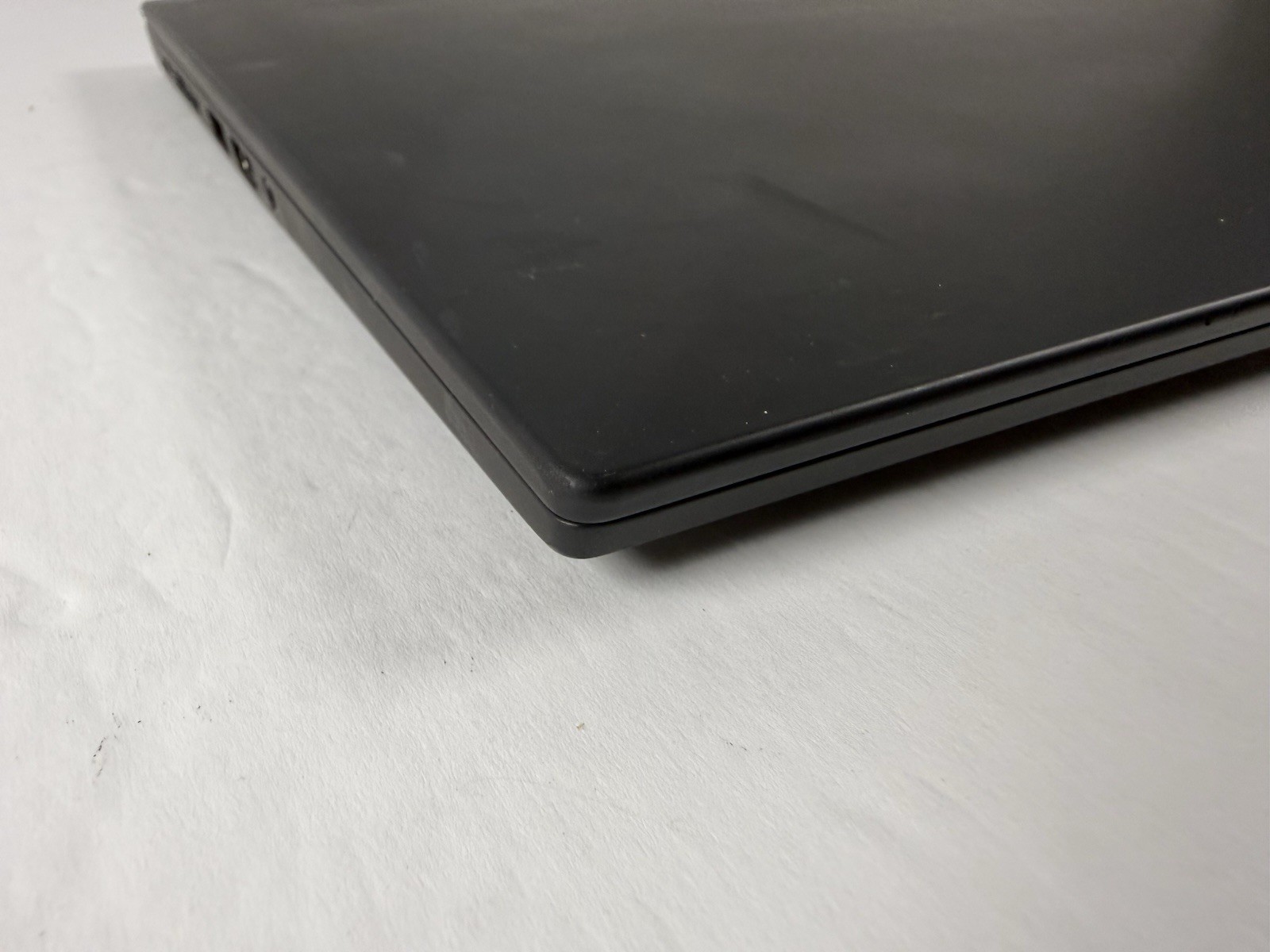Lenovo ThinkPad X1 Carbon Gen 8 14″ i7-10610U 1.8Ghz 16GB RAM 512GB SSD WIN 11