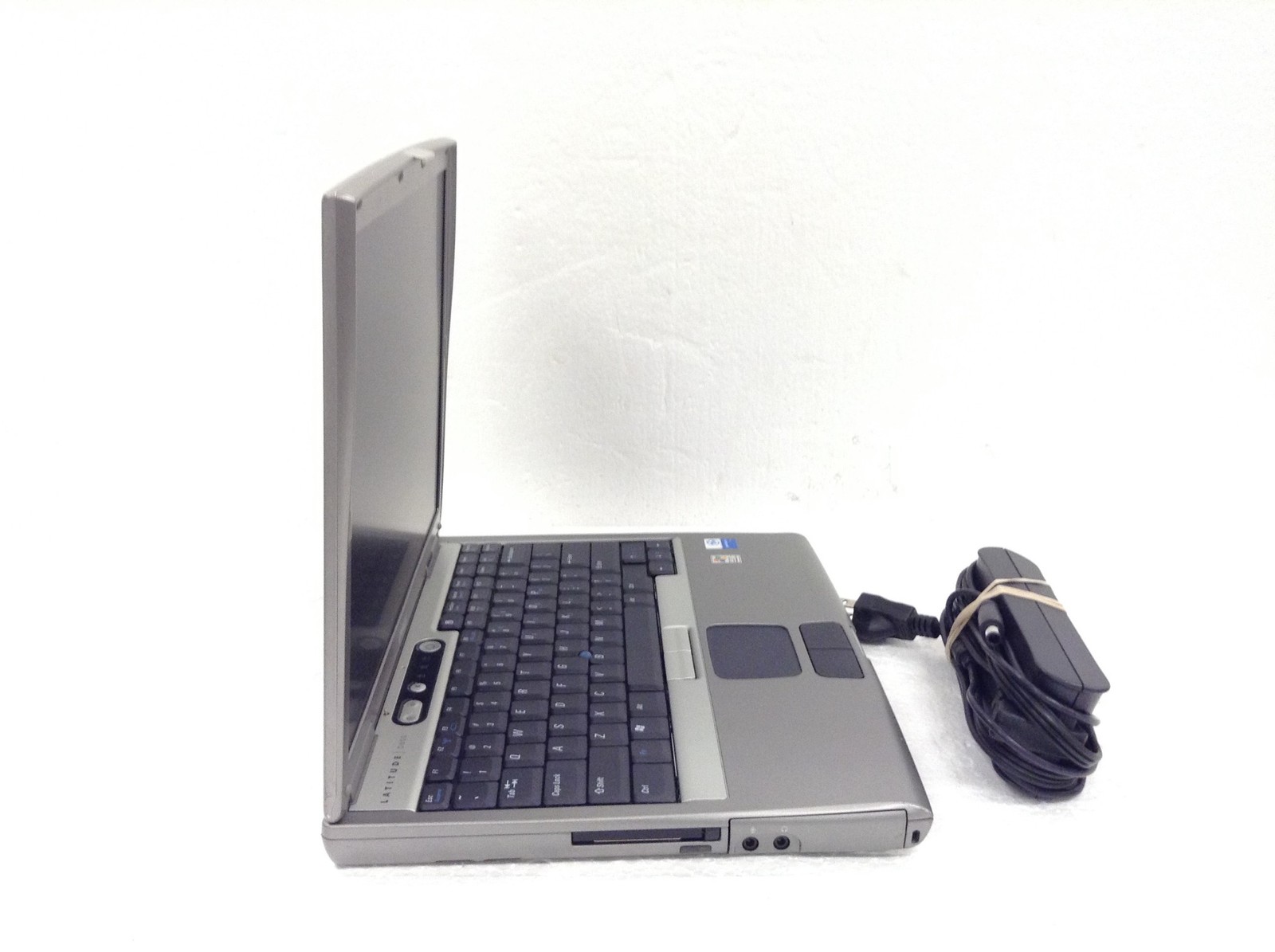 Dell Latitude D600 Pentium M 1.60GHz Laptop 14″ w/512MB, DVD, Ac Adapter, No HDD
