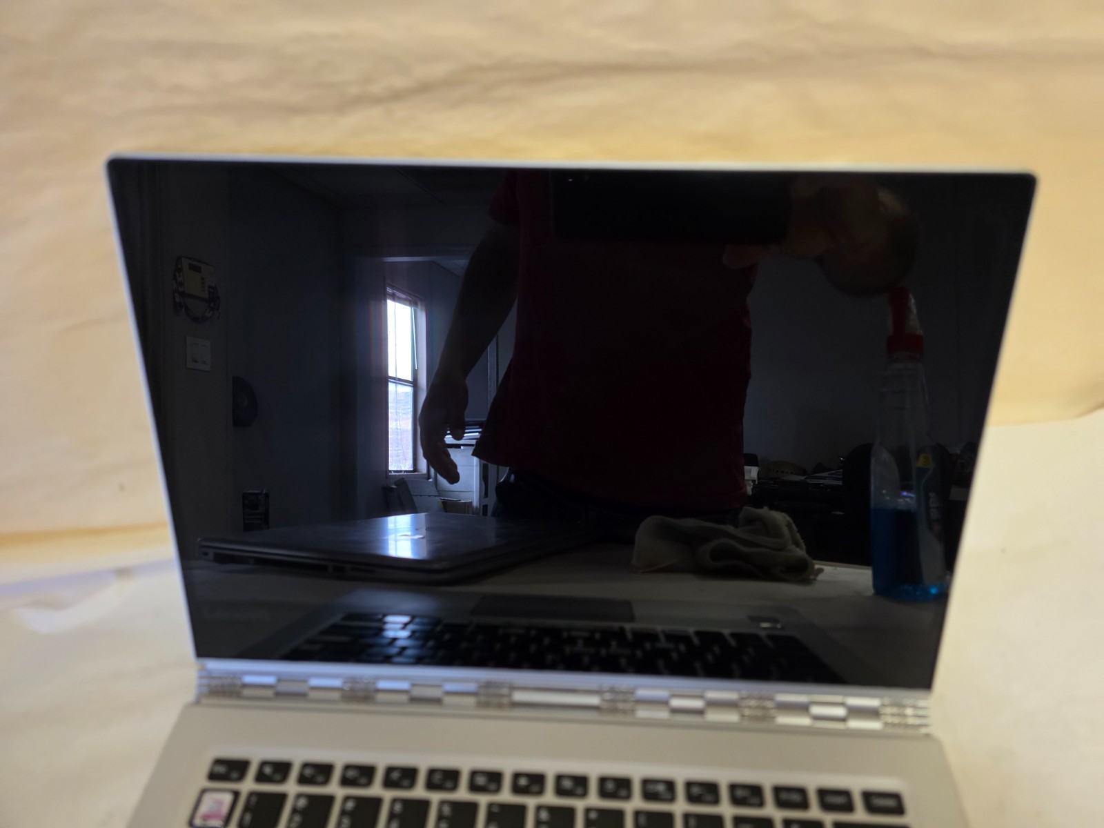 LENOVO YOGA 910 i7 7th, No Power, water damaged – No HDD, Good Screen