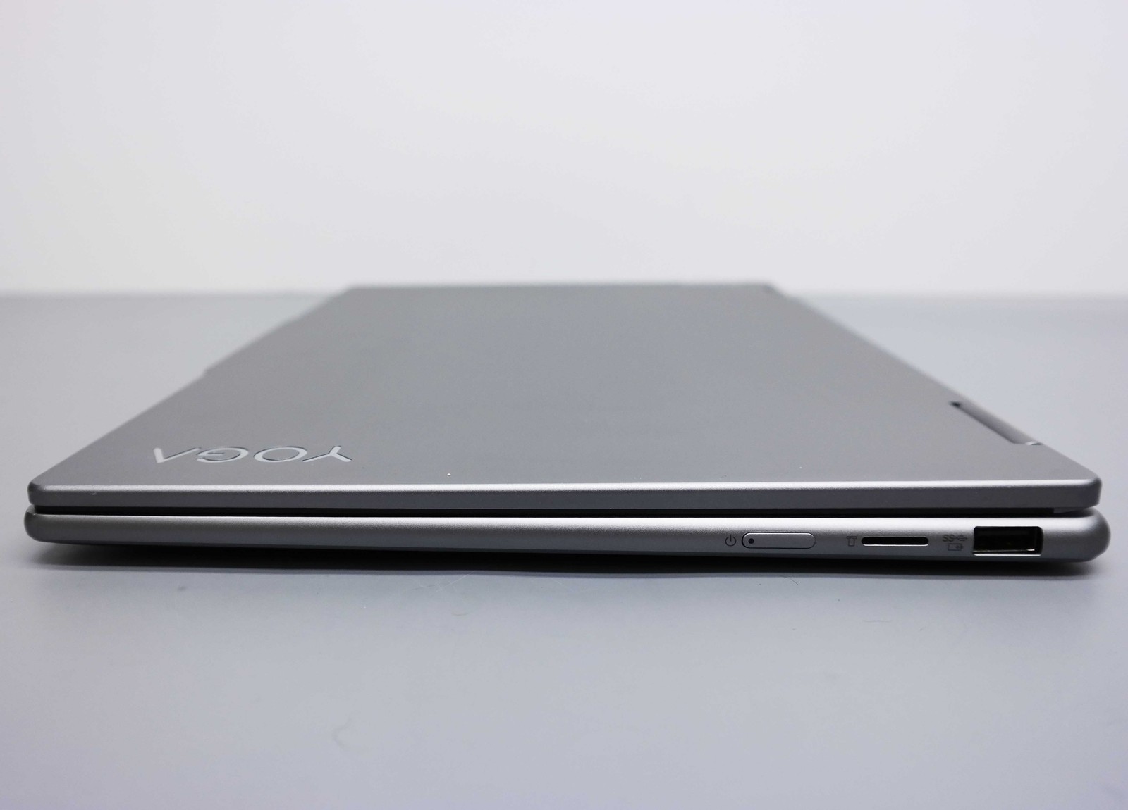 Lenovo Yoga 7 14″ AMD Ryzen 5 8640HS 8GB 512GB SSD