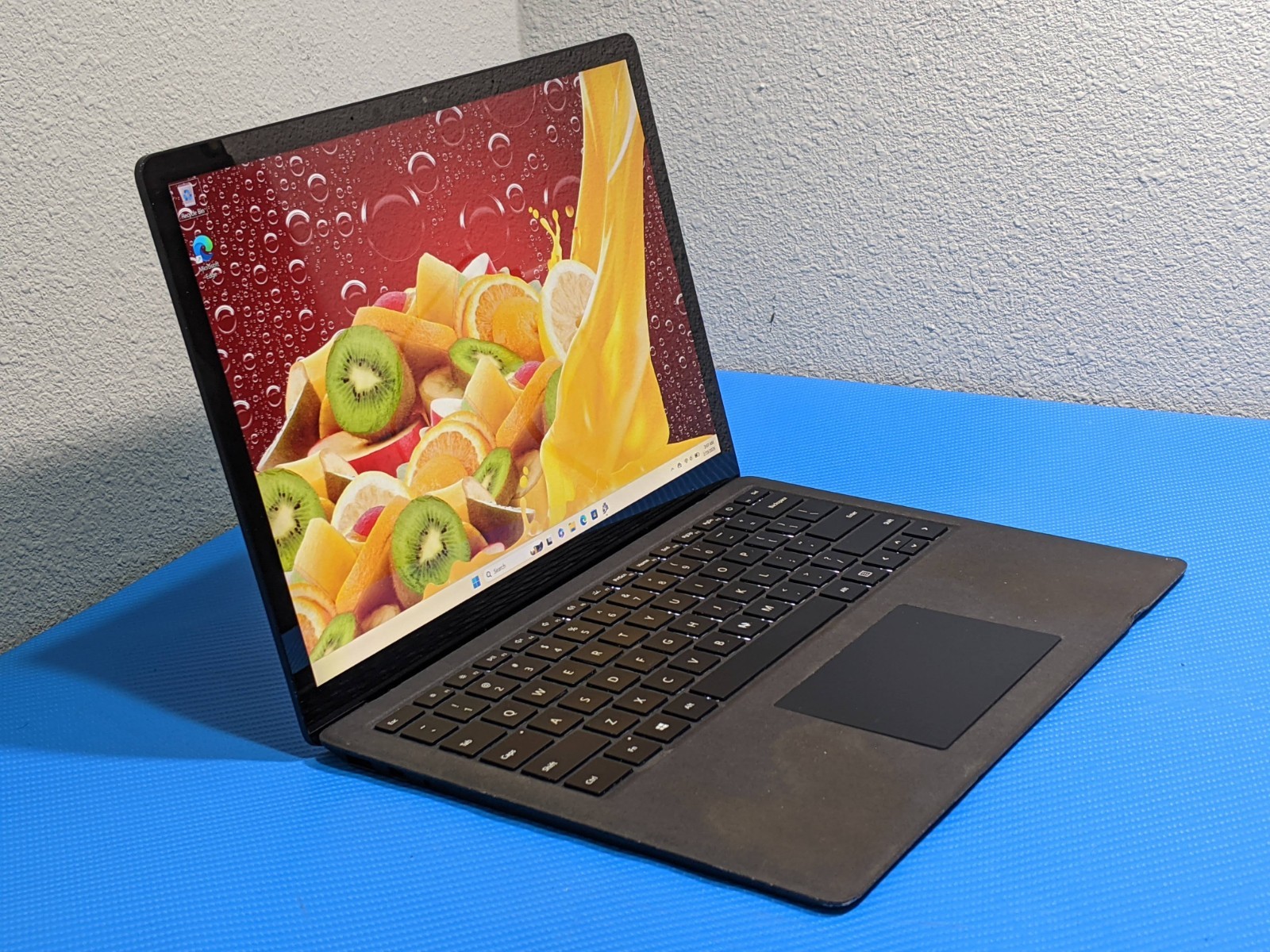 MS Surface Laptop 2 1769 13.5″ 2256×1504 i7-8650U 1.9GHz 8GB 256GB SSD AS-IS