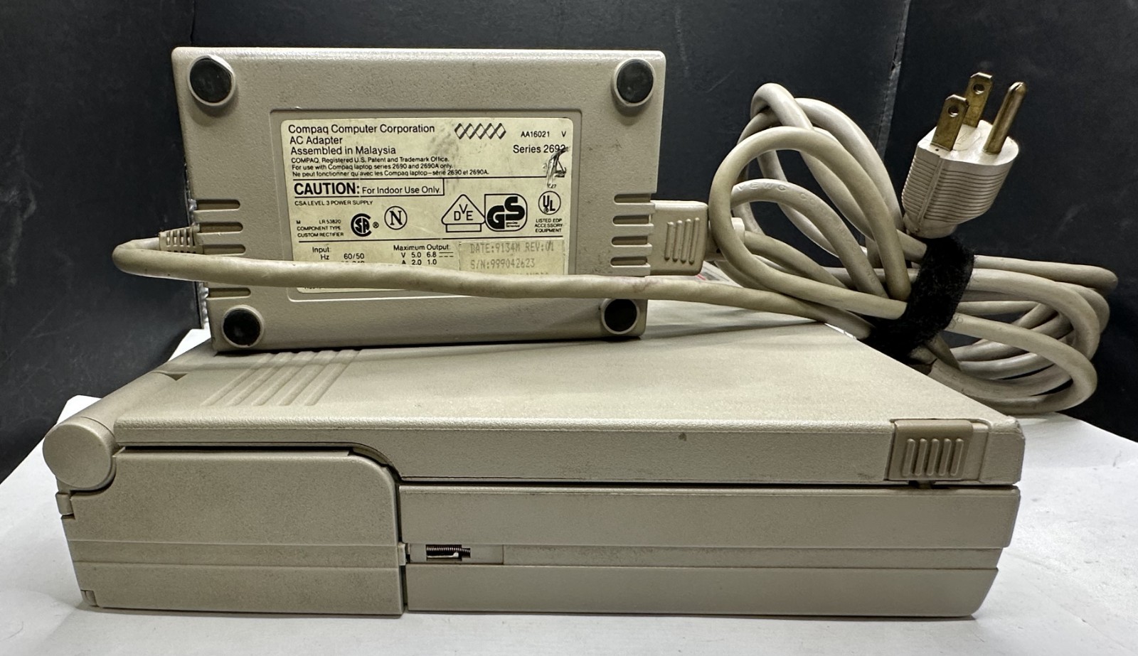 VINTAGE COMPAQ LTE/286 LAPTOP W/ AC ADAPTER, STRICTLY AS IS FOR PARTS/REPAIR!
