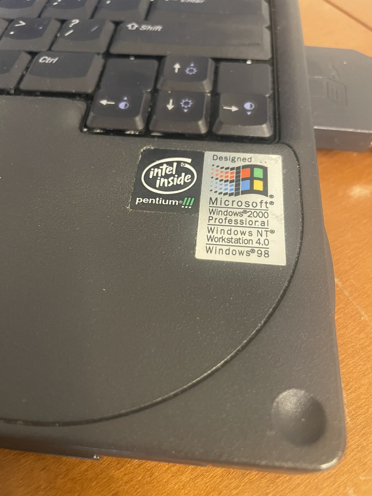 DELL LATITUDE CSX Pentium III 500 Mhz 256mb ram windows 2000 Laptop working