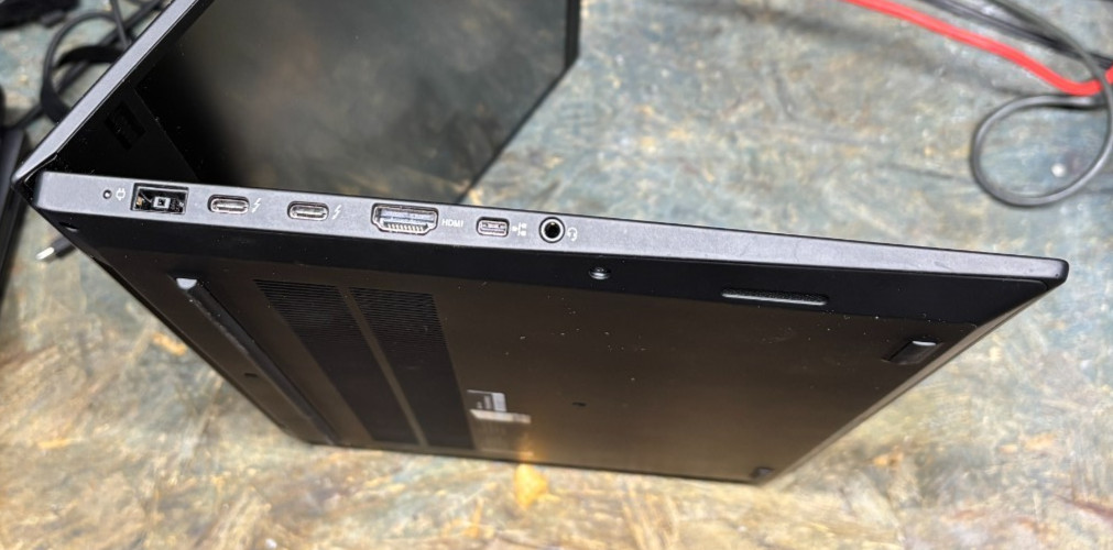 Lenovo ThinkPad P1 Gen 2 i7-9750H 16GB RAM 256GB NVMe T1000