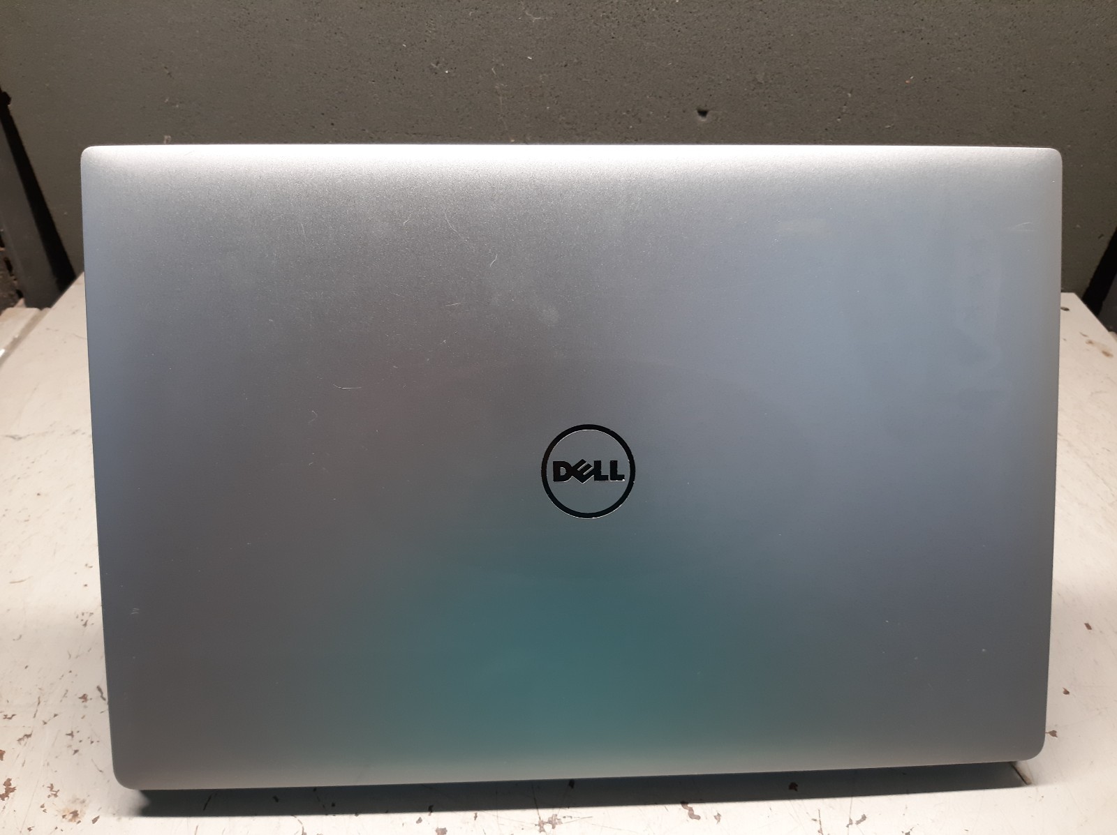 Dell Precision 5520 15.6″ i7-7820HQ 8GB RAM No SSD No OS