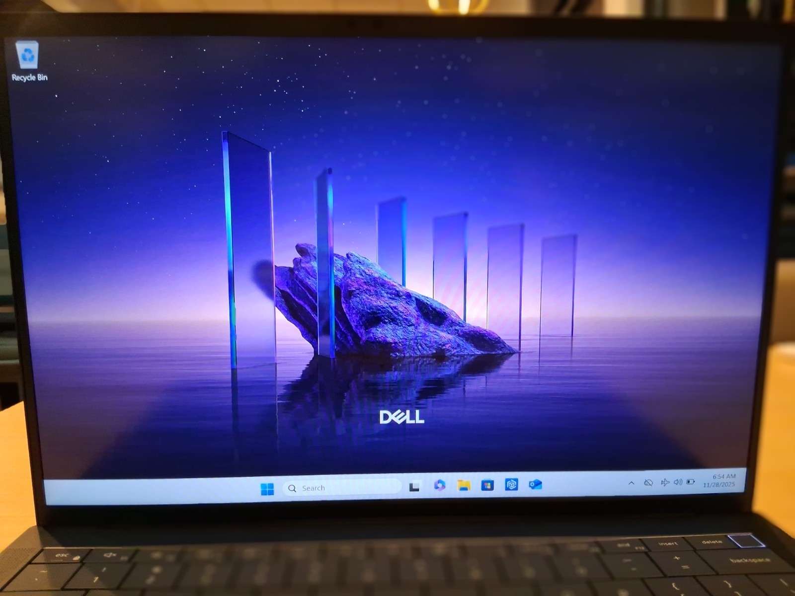 Dell Pro Max 14 Premium LaptopModel: MA14250 Intel(R) Core (TM) Ultra 7 265H