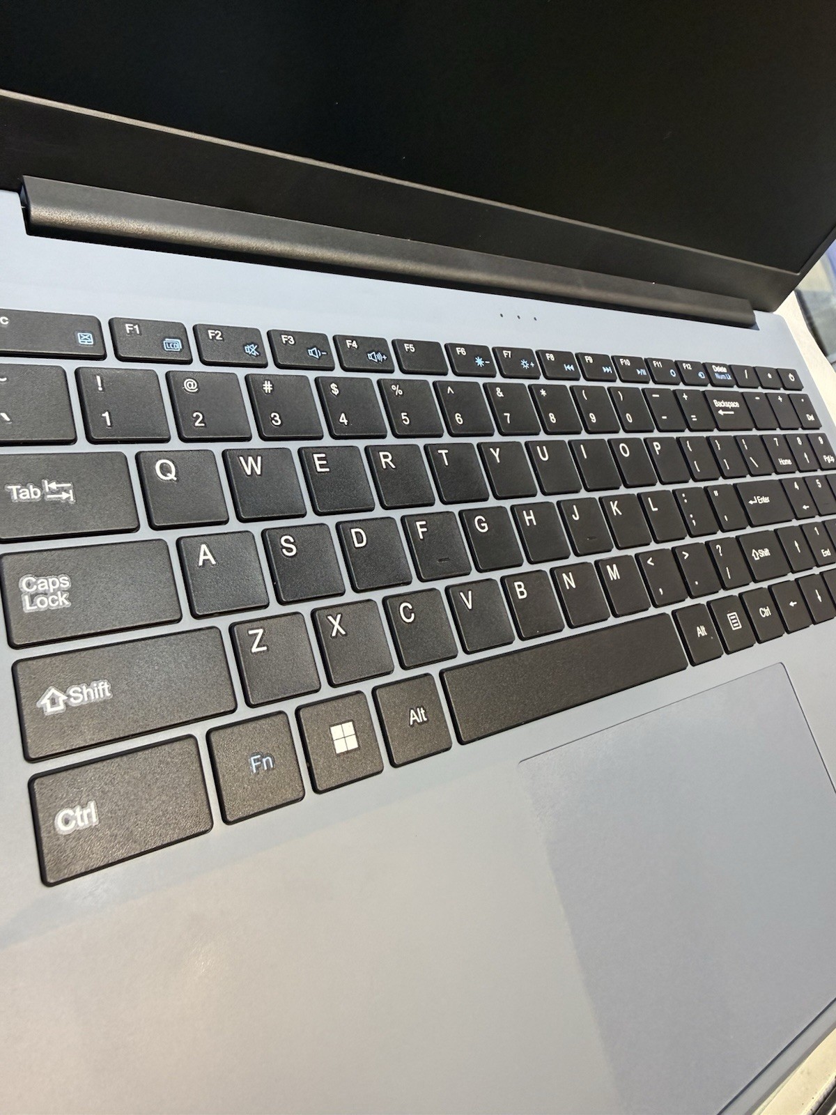 SGIN 15.6″ Laptop Win11 PRO Intel N5100 16GB RAM 1TB SSD W Case