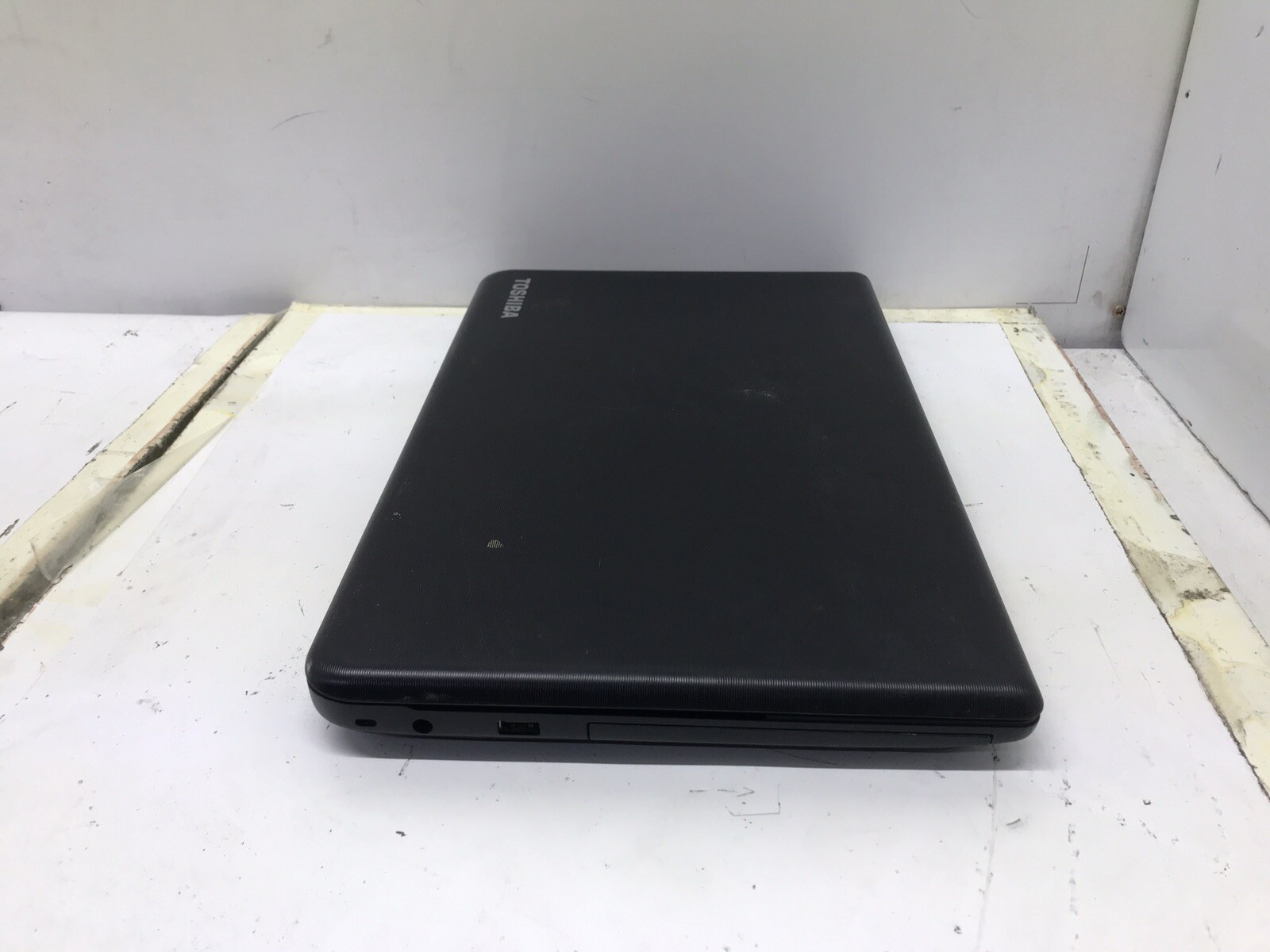 TOSHIBA Satellite C55D-A5163 AMD E1-2100 APU with Radeon HD Graphics @ 1.00GHz