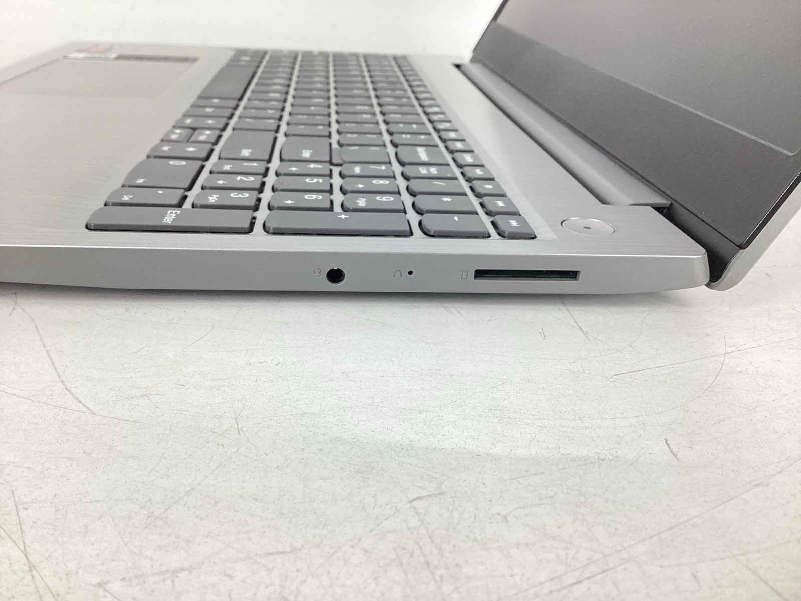 Lenovo IdeaPad 3 15ADA05 15.6” FHD AMD Ryzen 3 3250U 2.6GHz 8GB 128GB NVMe No AC