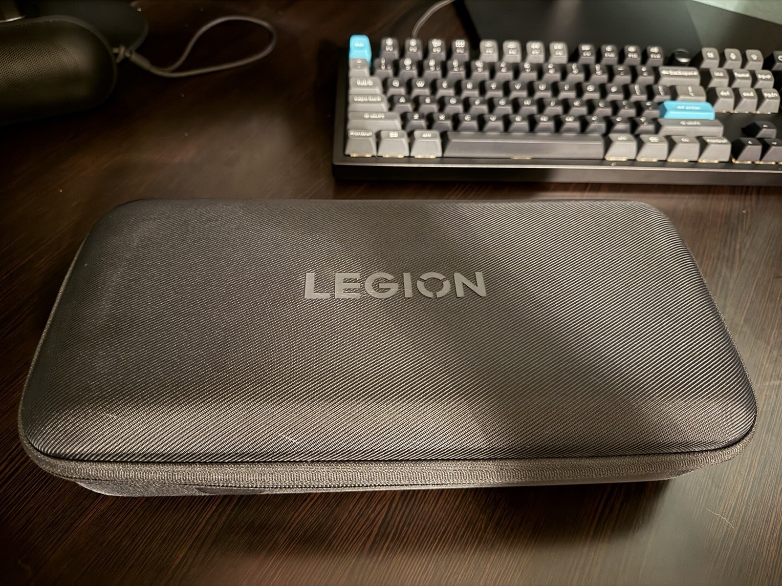 Lenovo Legion Go 8.8 in (1TB SSD, AMD Ryzen Z1 Extreme, 3.3GHz, 16GB RAM)