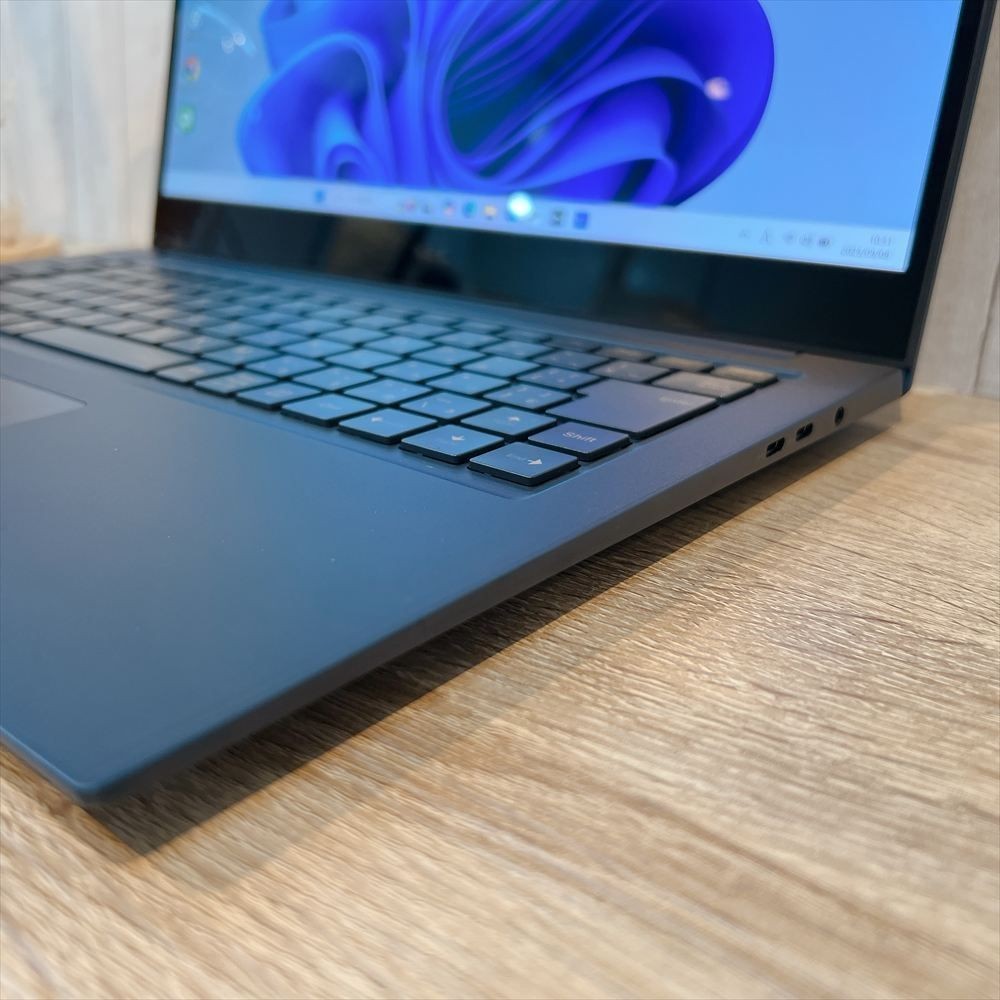 NEC LAVIE VEGA OLED 4K i7-9750H 512GB SSD 15.6″ Laptop Win11