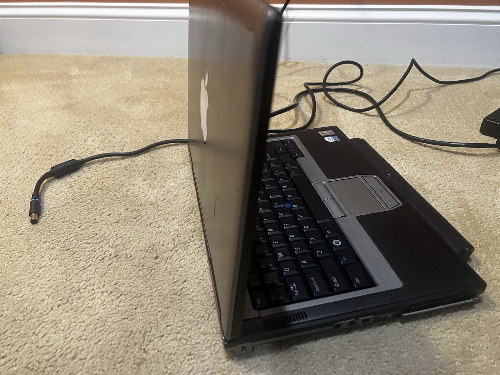Dell Latitude D630 15″ 1.8GHz 2GB Laptop Needs Battery Hard Drive & Screen Bezel