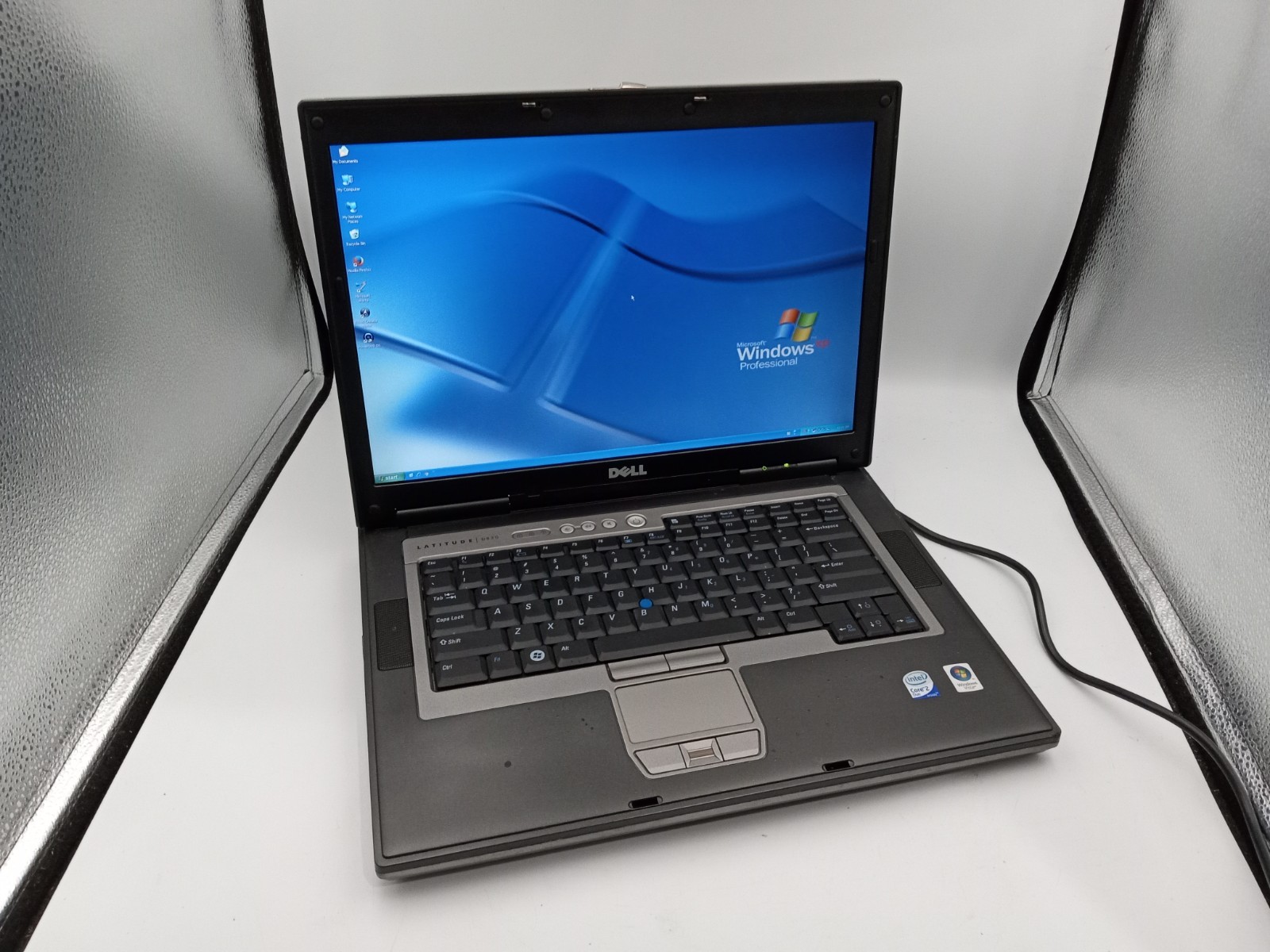 Dell D830 15″ Laptop Intel C2D 3GB RAM 320GB HDD XP RS232 -NO BATTERY -READ -RR