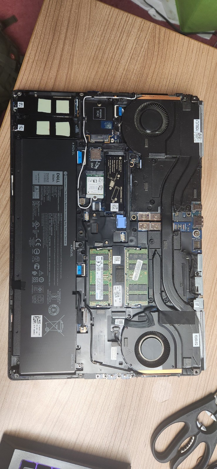 Dell Precision 7550 15.6″ FHD i9-10885H 2.4GHz 32GB 1TB RTX 5000 W11P