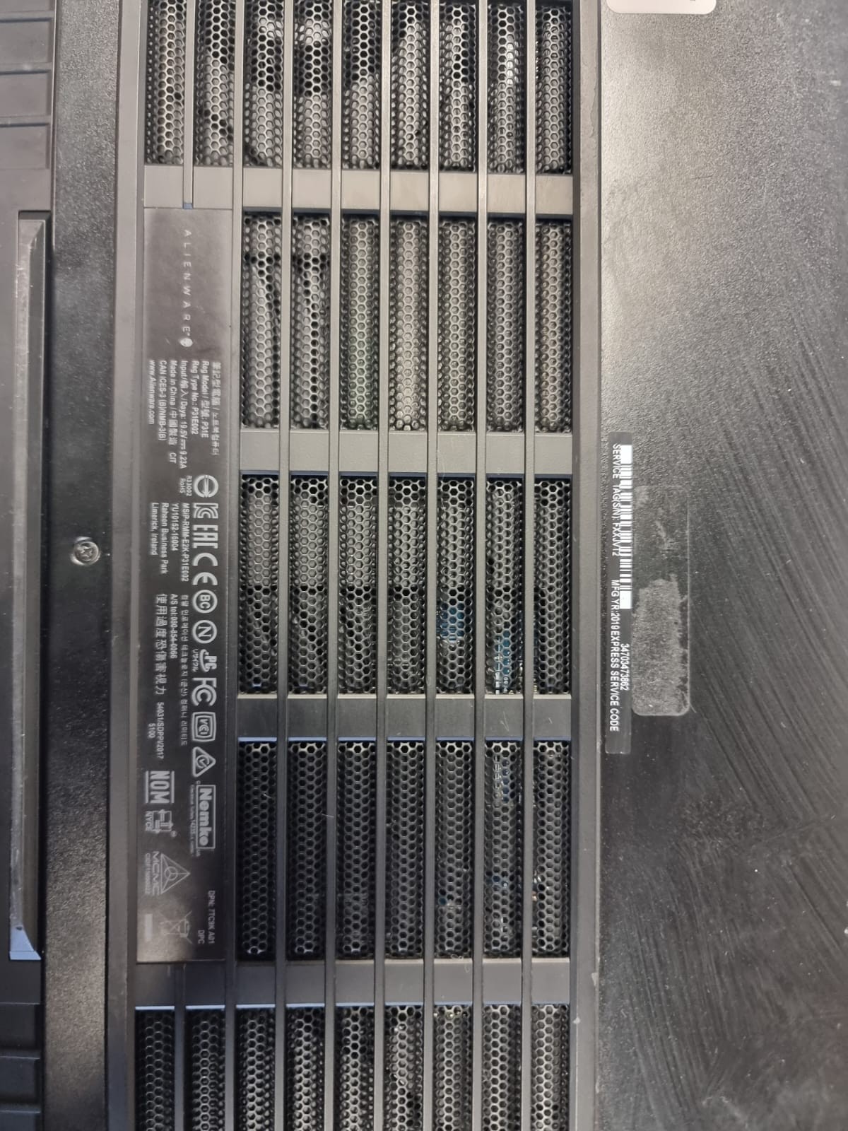 Alienware 17 R5 i7-8750H 16 GB RAM 256GB SSD /GTX 1060 / Fan issue / Read pls