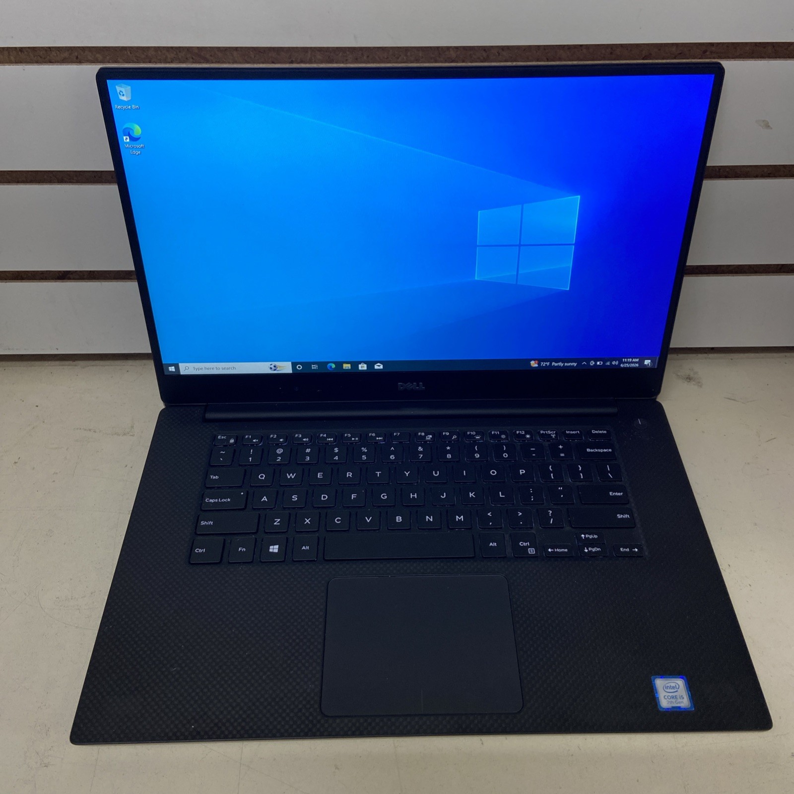 Dell Precision 5520/2.8ghz Core i7-7th gen QUAD/16GB/128GB SSD/15″ /Win10PRO!!