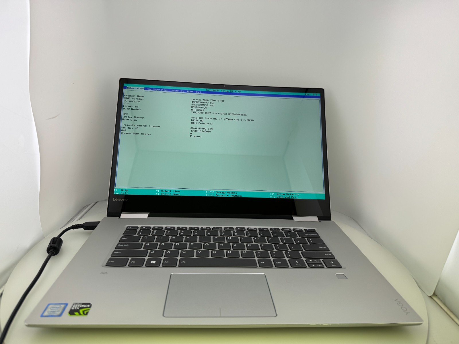 Lenovo Yoga 720-15IKB Core i7-7700HQ Nvidia GTX 1050 16GB RAM 512GB SSD Win10Pro