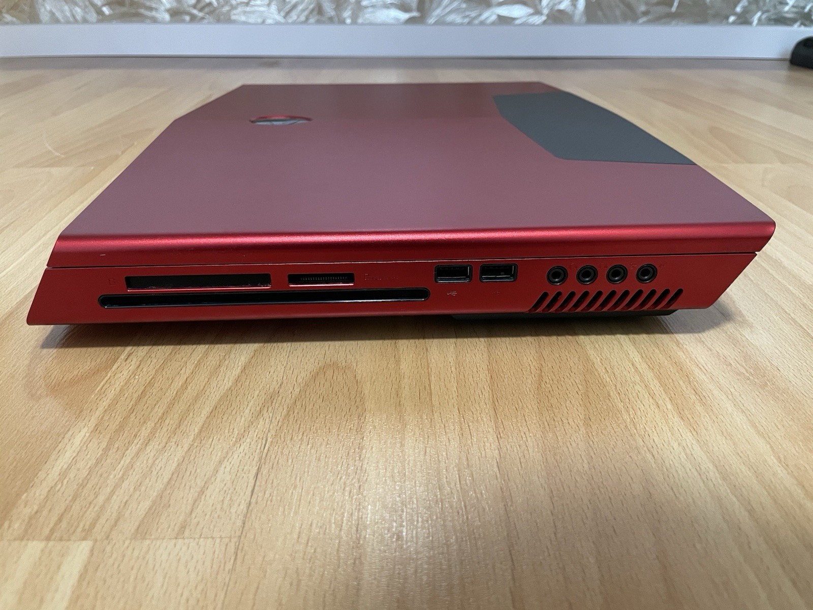 Alienware M17x R2 Nebula Red | 219h Runtime | 1200p | 77% Battery Health | MINT