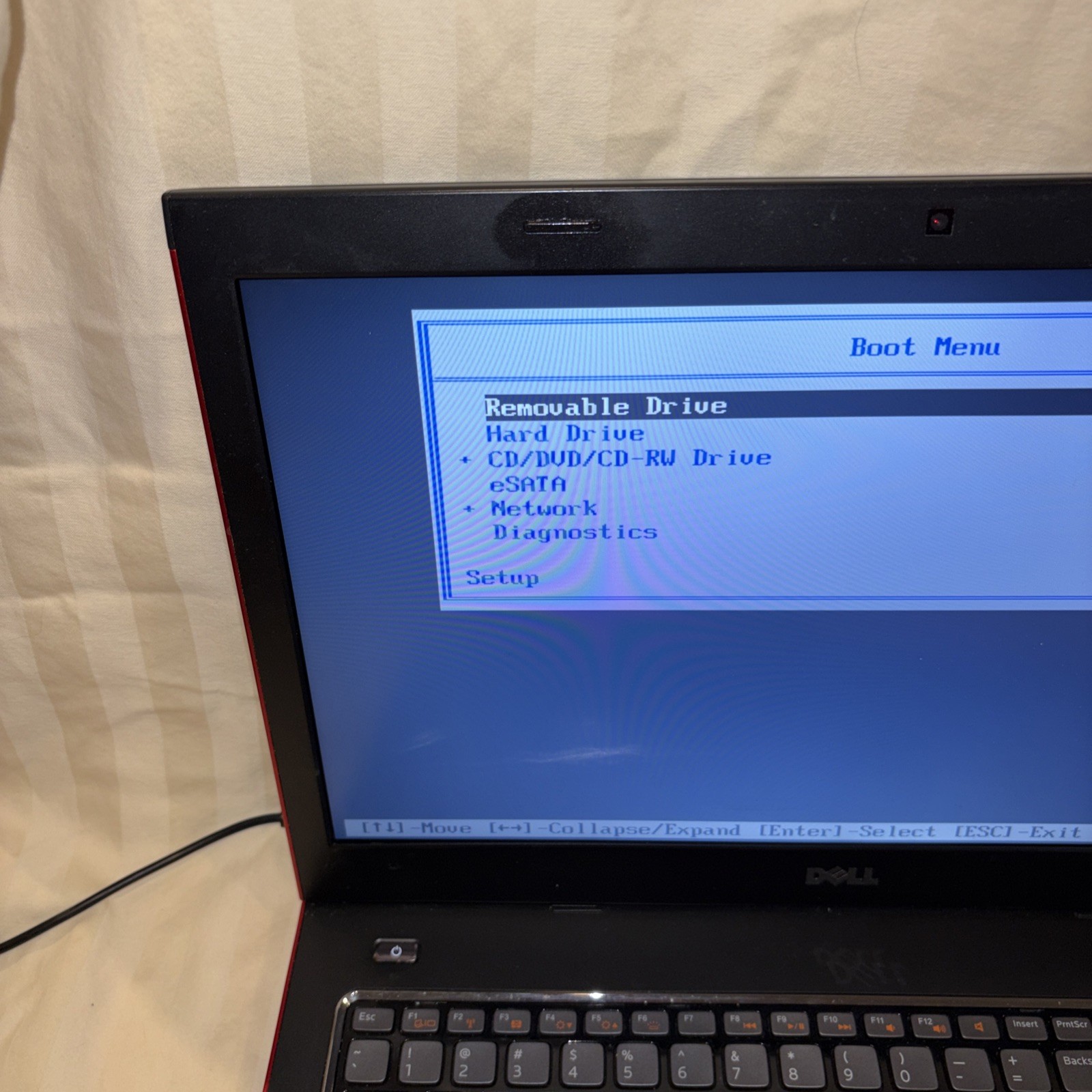Dell Vostro 3750 – 17.3″ Intel i5-2410M 2.30GHz 8GB RAM – no hdd – boots to bios
