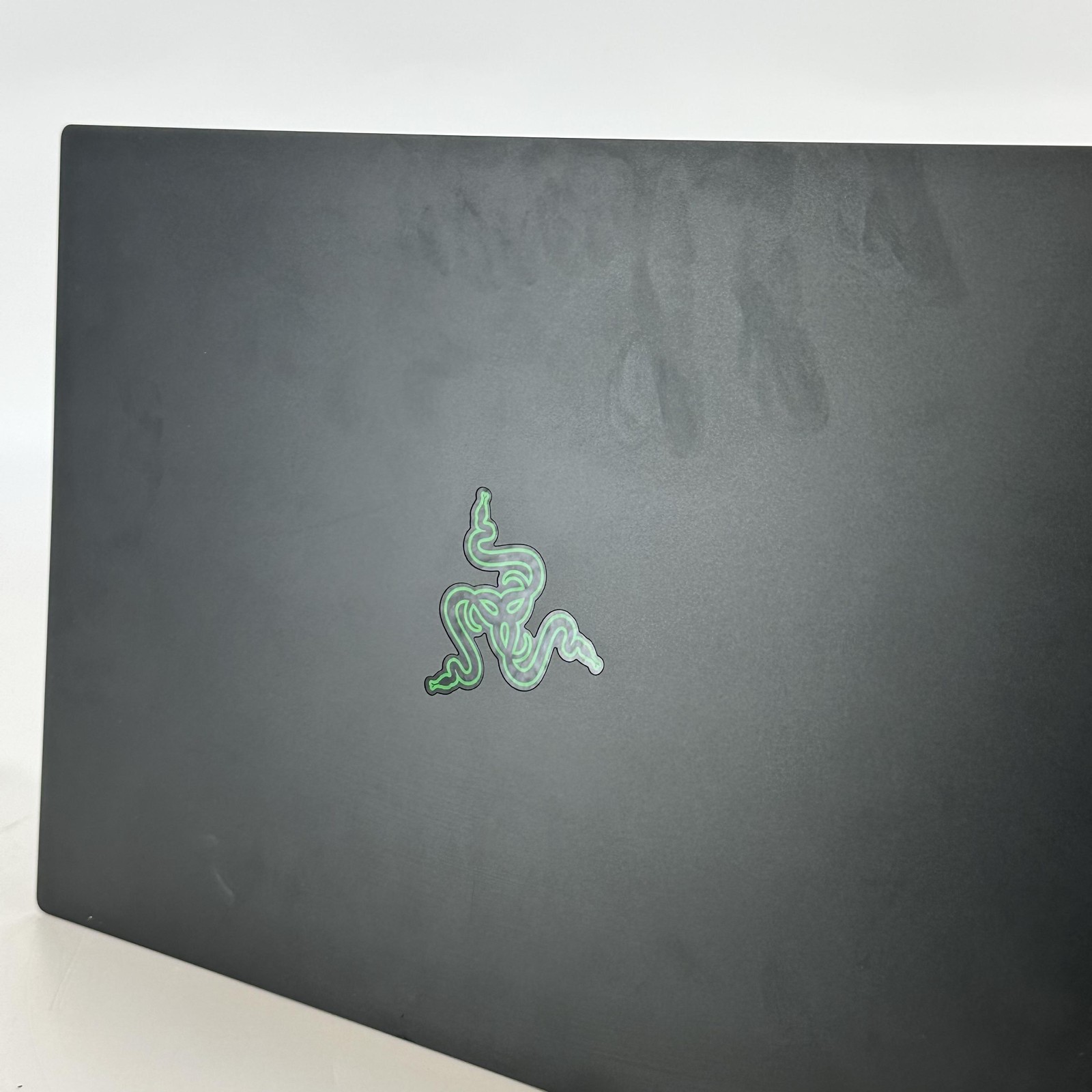 Razer Blade 14 2K 3.3 GHz Ryzen 9 5900HX 16GB 1TB SSD RTX 3070 – BAD DC PORT