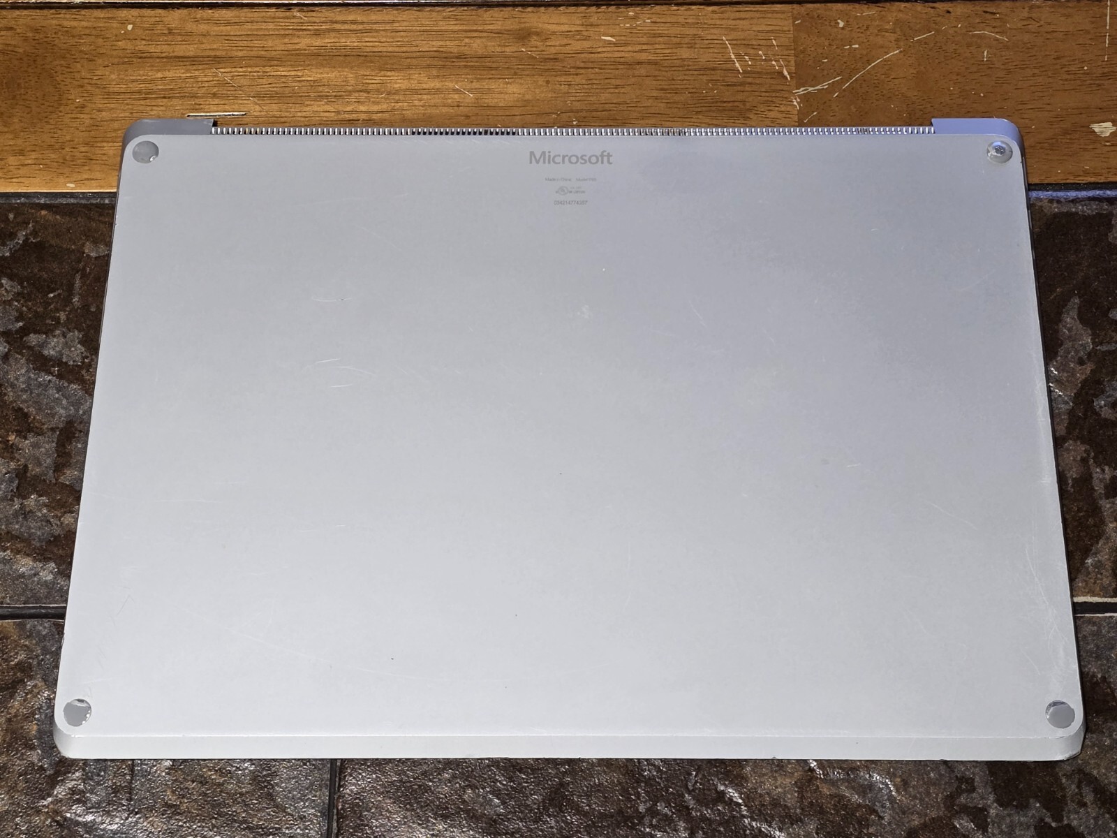Microsoft Surface Laptop 13.5” (256 GB, Intel Core i5 7th Gen., 8 GB)