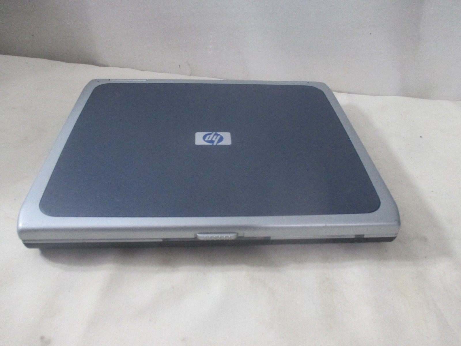 Vintage HP Pavilion Ze4900 1.4Ghz , 480GB ram, DVD, NO HDD, battery, AS IS