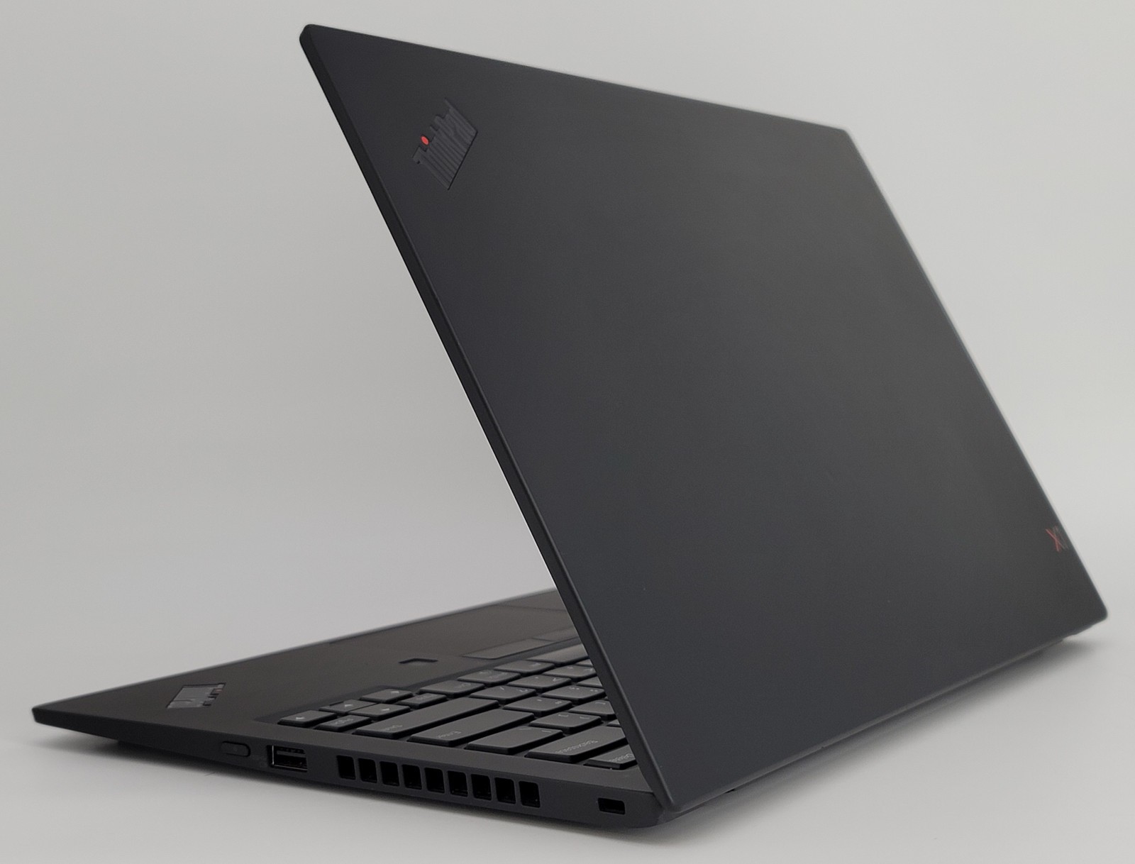 Lenovo ThinkPad X1 Carbon – 14″ Laptop – i5-8285U @ 3.90GHz 8GB RAM 256GB SSD