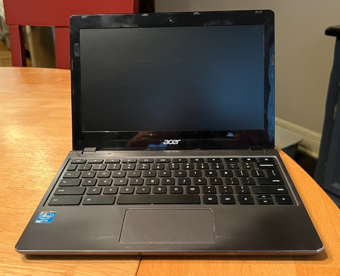 Acer ChromeBook C720 11.6″ (32GB SSD, Intel Celeron, 1.40 GHz, 2GB) Laptop