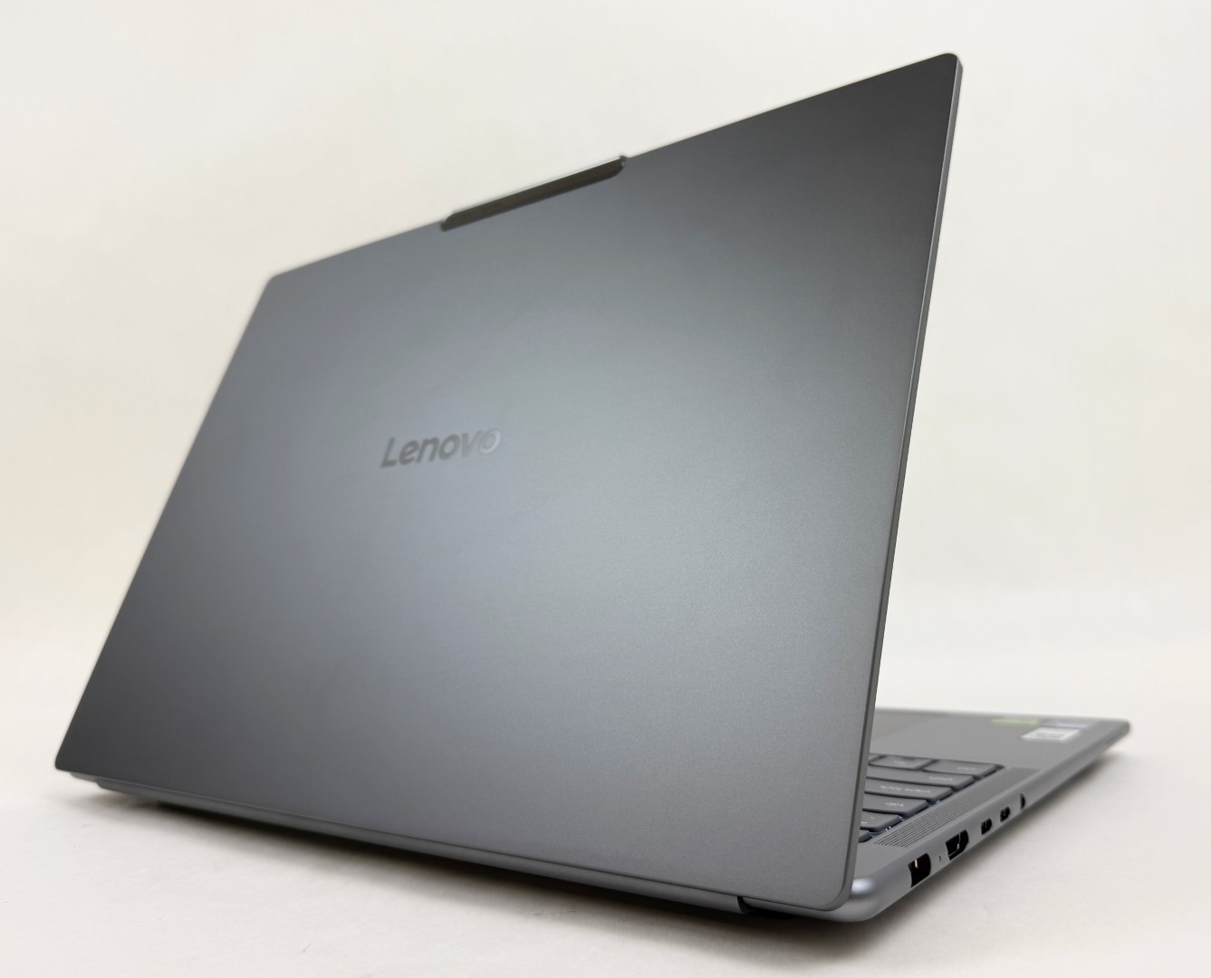 Lenovo Yoga Pro 9 16IAH10 16″ 2.8K OLED Touch Ultra 9 285H 32GB 1TB RTX 5050 W11