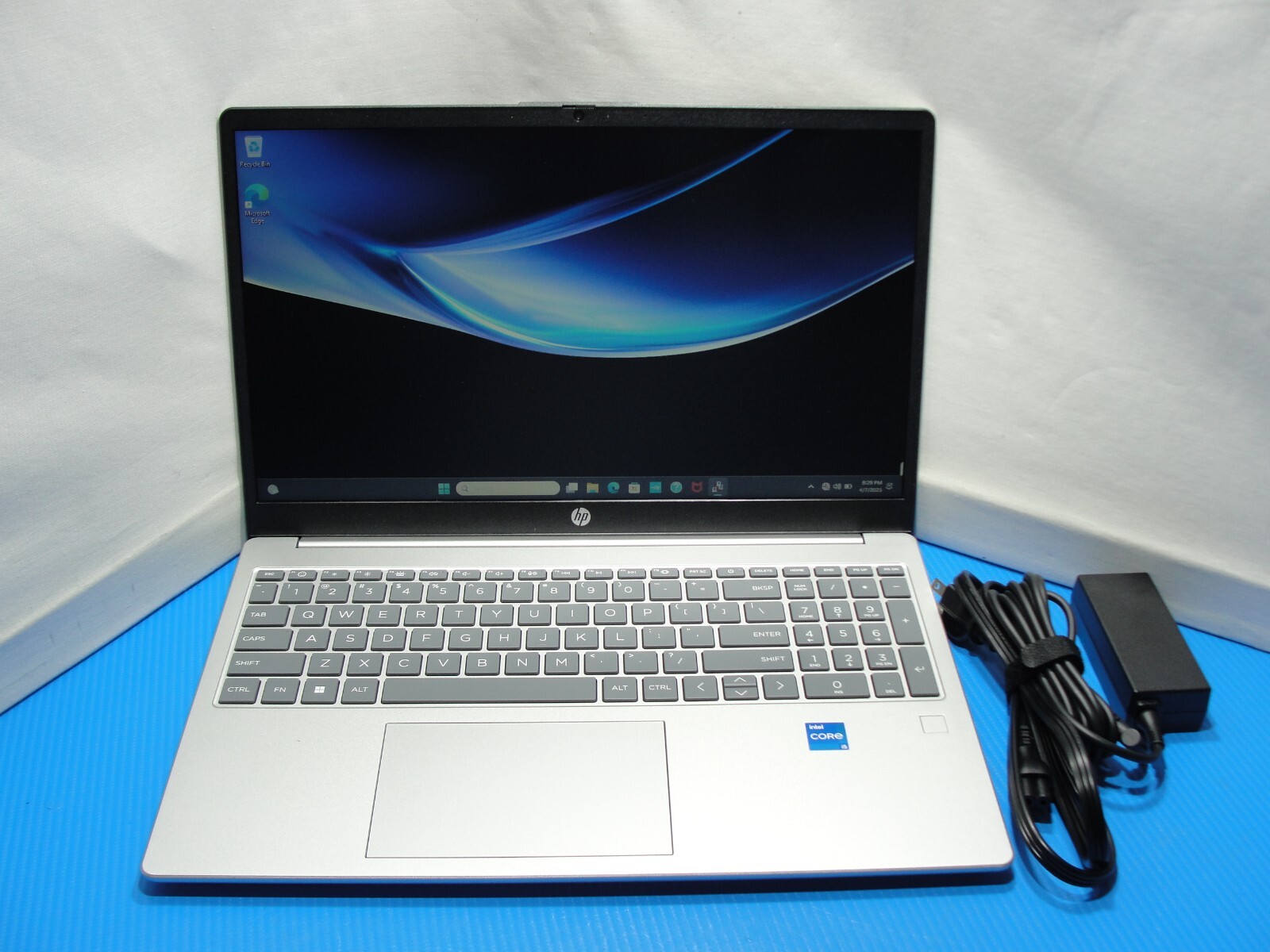 HP 15t-FD000 15.6”HD Intel Core i5-1334U 1.3GHz 8GB SSD Reset 256GB + Charger