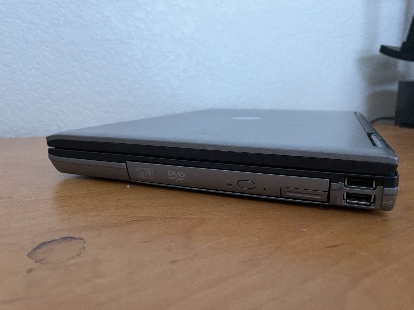 DELL D630 D620 14″ Windows XP Laptop 1.7Ghz, 3GB, 120 GB SSD, DVD, RS232 Serial