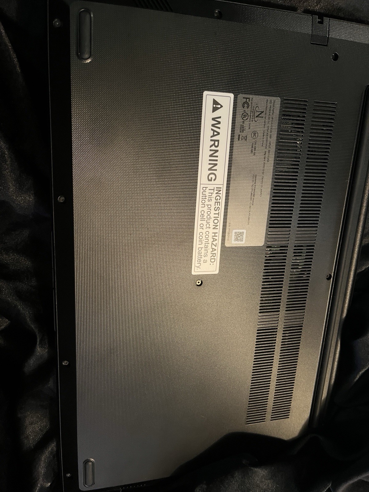 Lenovo V15 15.6in Ryzen 7 770U 40GB RAM 1Tb M.2 SSD Windows AMD Radeon Black