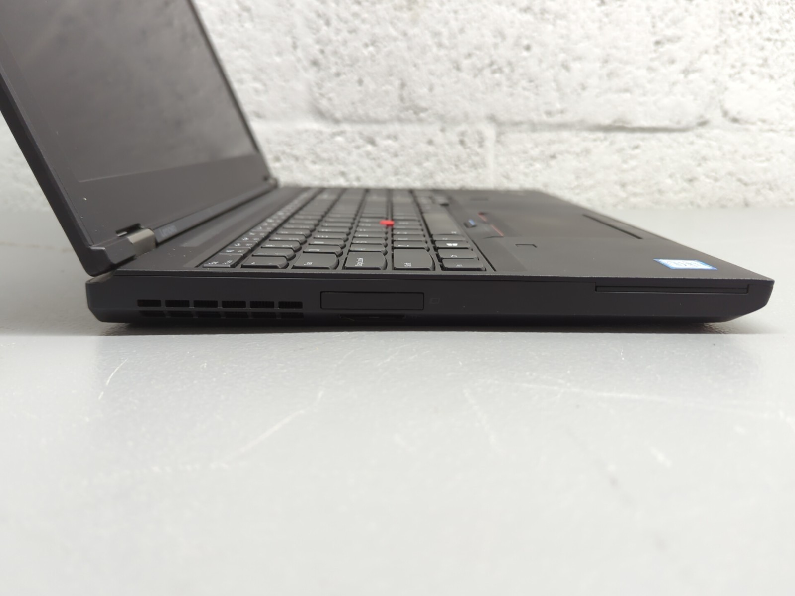 Lenovo ThinkPad P51 15.5″ i7-7700HQ NO RAM NO SSD Quadro M1200