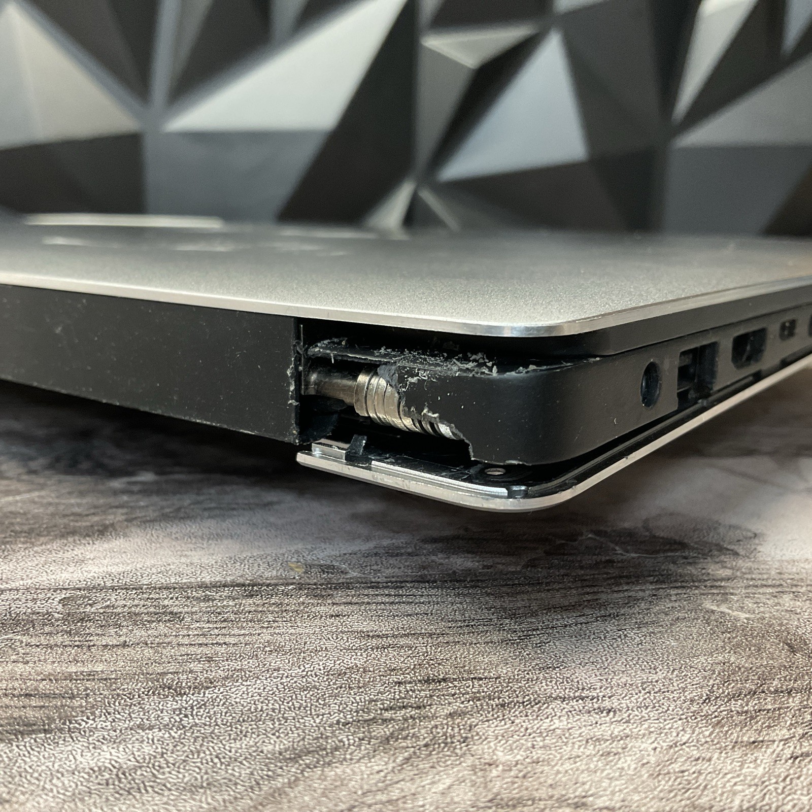 Dell XPS 15 9530 / i7 6th Gen / Touchscreen / No RAM / No SSD