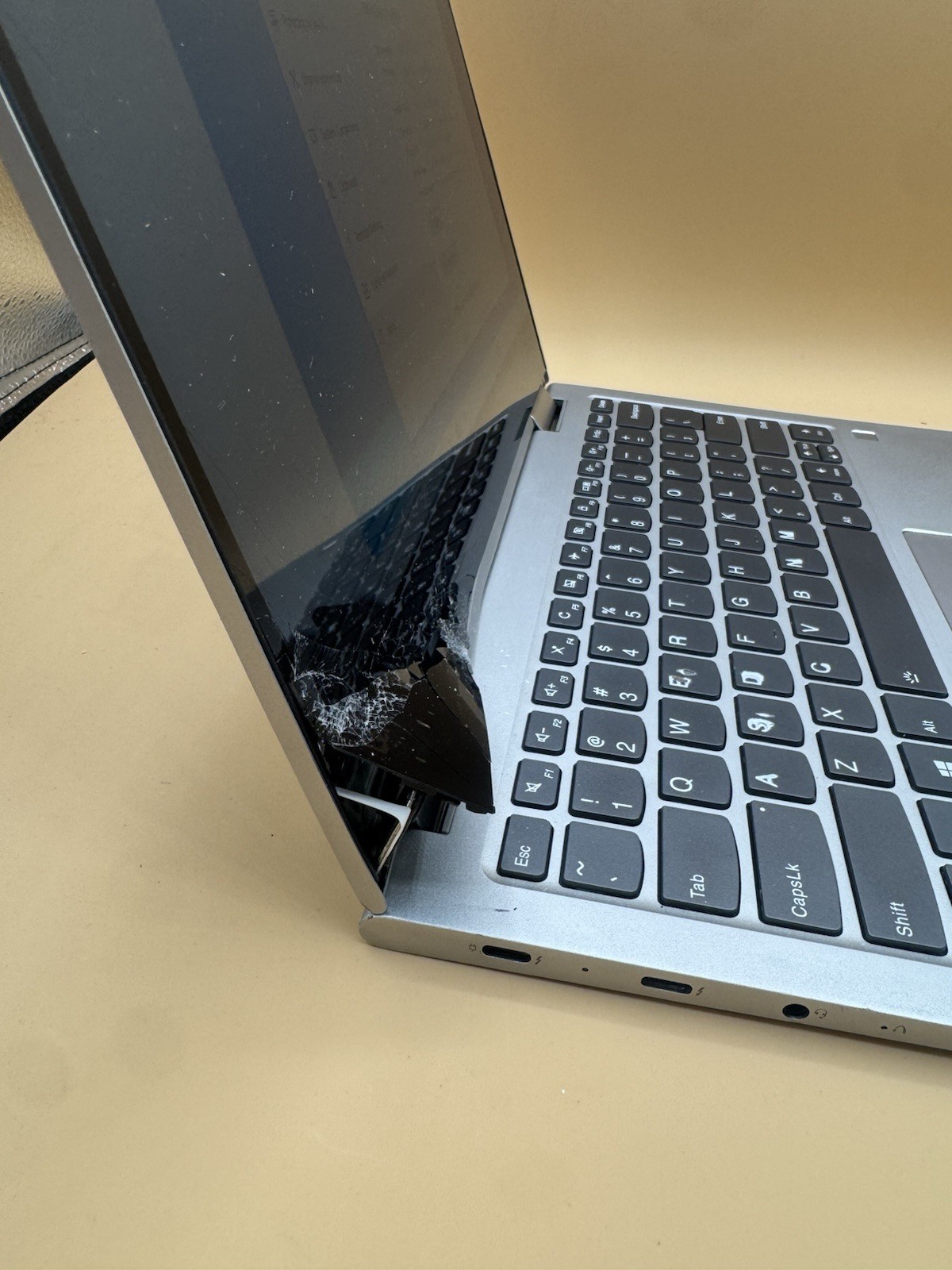 Broken Lenovo Yoga 730-13IKB 13.3″ i5-8250U 8GB RAM 256GB SSD