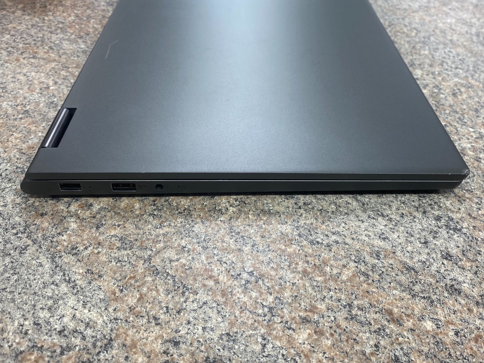 Broken Lenovo Yoga 730-15IKB 15.6″ i5-8250U 1.6GHz 8GB RAM 256GB SSD Cracked Scr