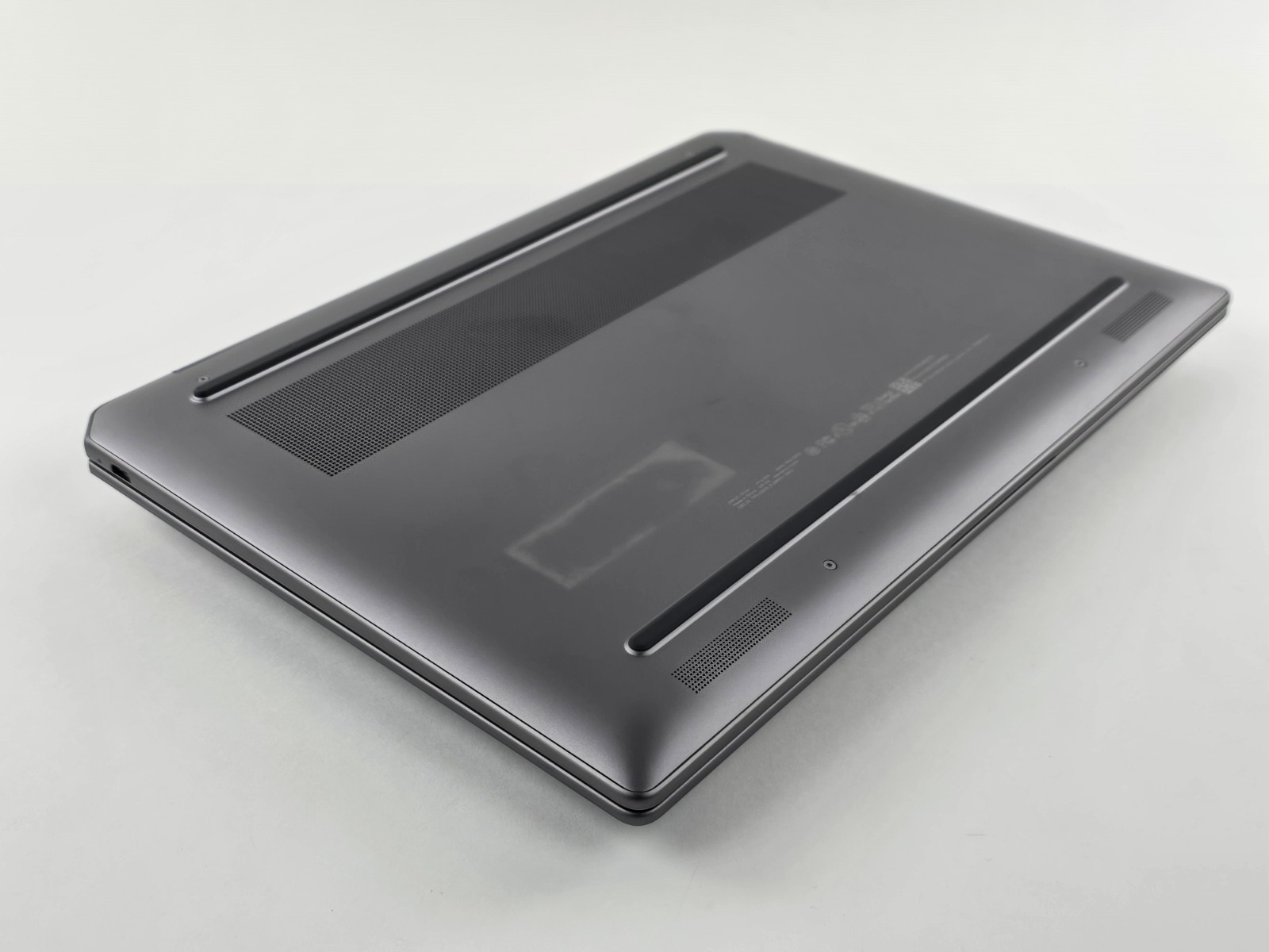 HP OmniBook Ultra 14″ 2.2K Touch, AMD Ryzen AI 9 365, 32GB RAM, 1TB SSD – Good