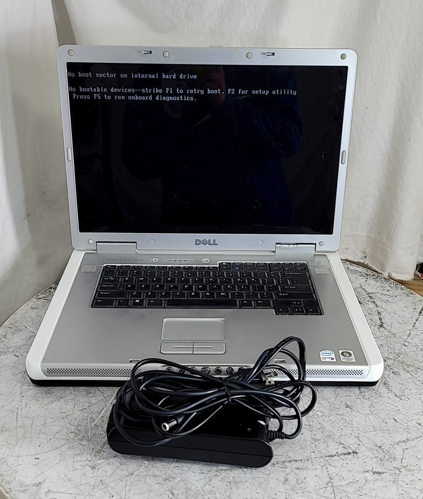Dell Inspiron 9400 PP05XB Laptop Intel Core2 T7200 2.0GHz 2GB 120GB SEE NOTES