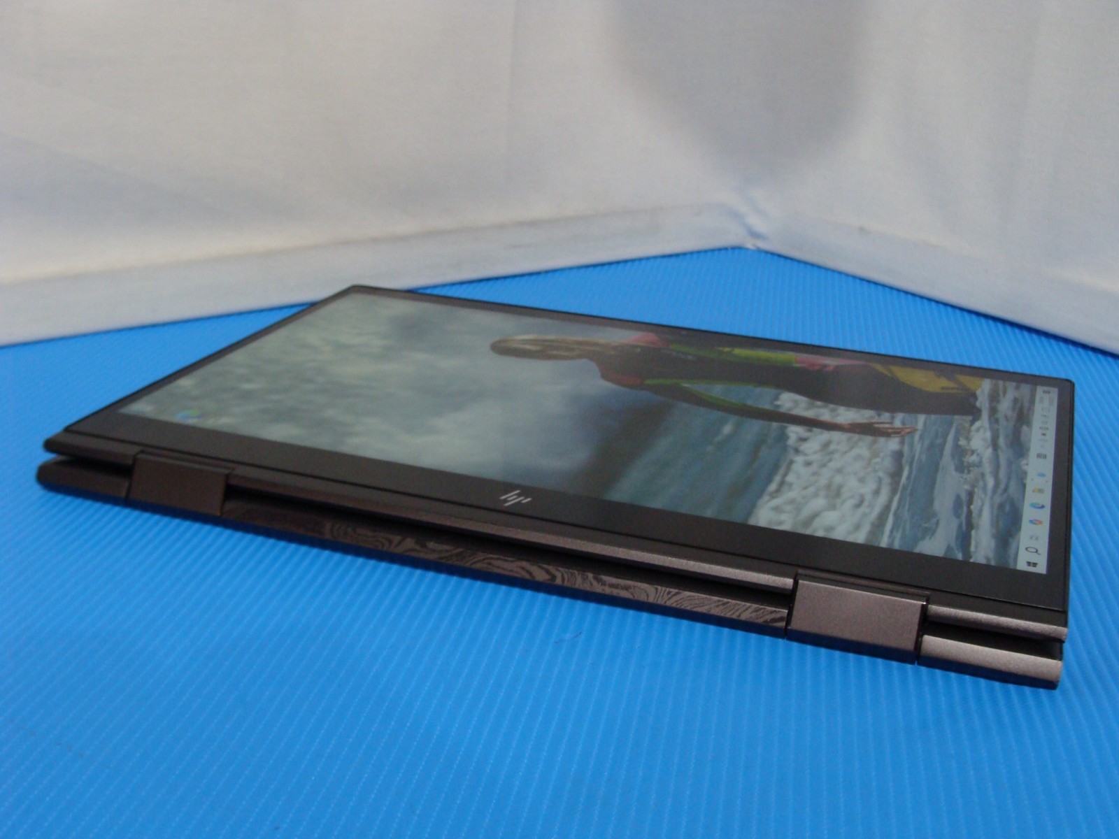 HP ENVY x360 15m-cp0011d 2-in-1 15.6″ TOUCH Ryzen 5 2500U 2GHz 8GB 128GB Win 10H