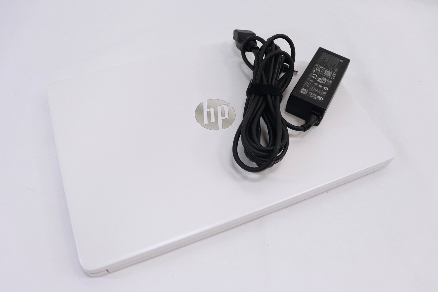 HP 14 Laptop 8GB 64GB SSD Celeron N4120 14″ Win11 Pro White dq0052dx