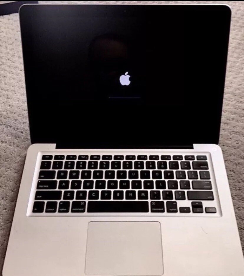 Apple MacBook Pro 13” Intel Core i5 2.7GHz 256GB – macOS 15.4 Sequoia – Pristine