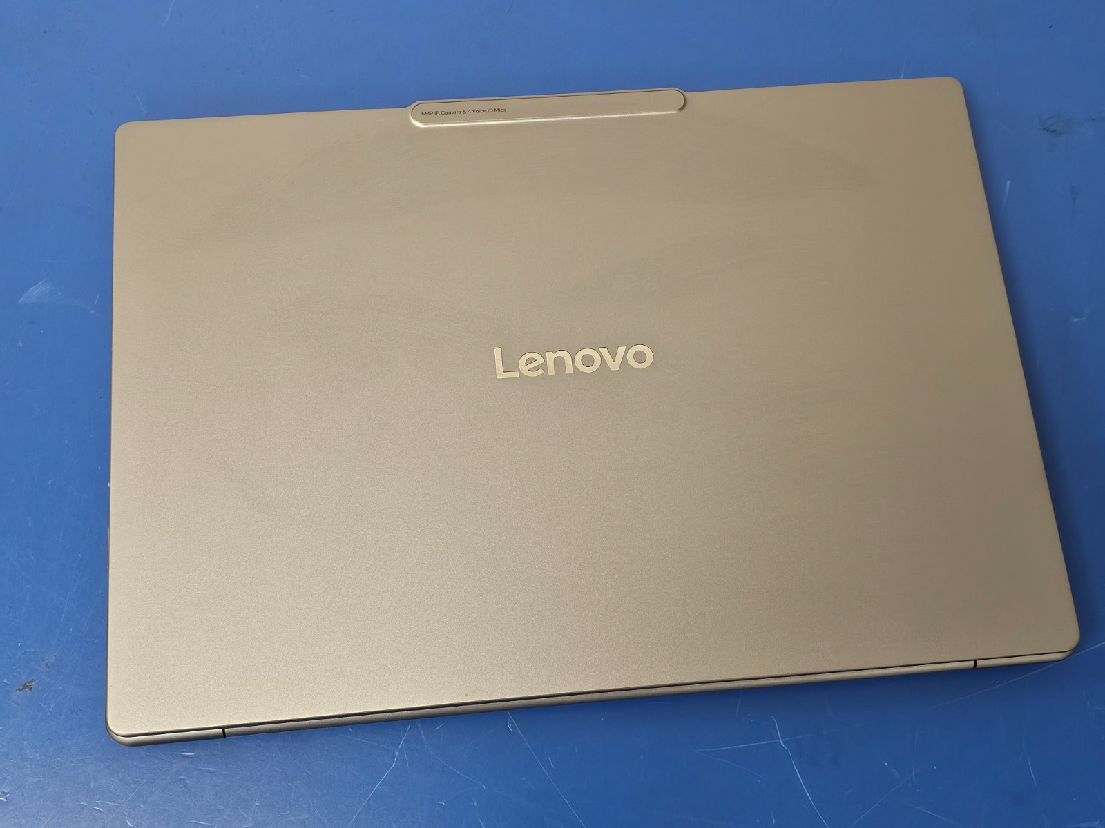 Lenovo Slim 7 14ILL10, Intel Core Ultra 7 258V, 2.20 GHz, 32 GB RAM, 1 TB NVMe