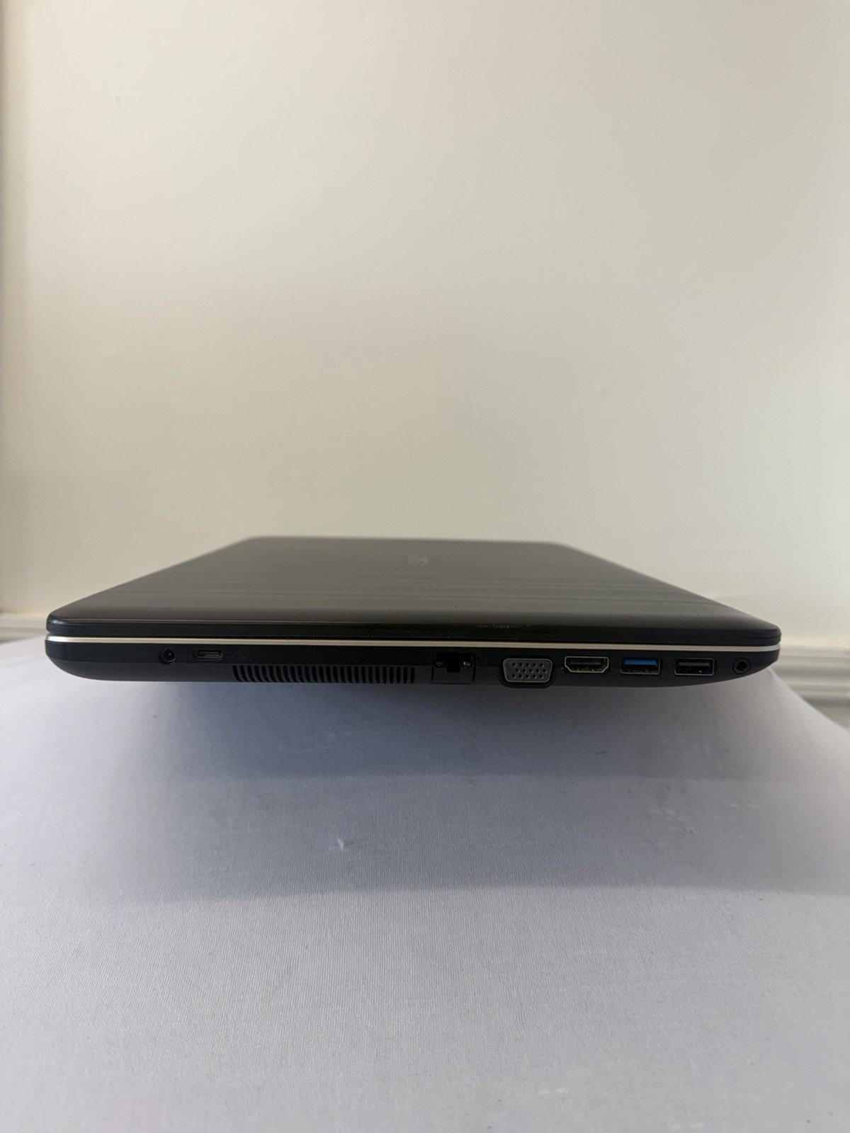 Asus X541N Laptop – Screen Has Lines – Intel Pentium N4200 – Read Des